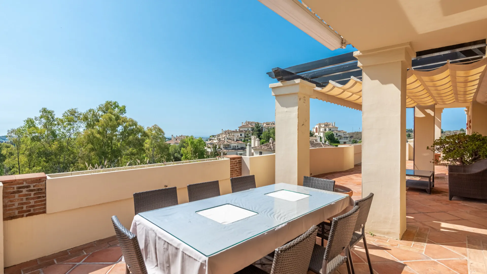 Buy duplex penthouse in Los Capanes del Golf