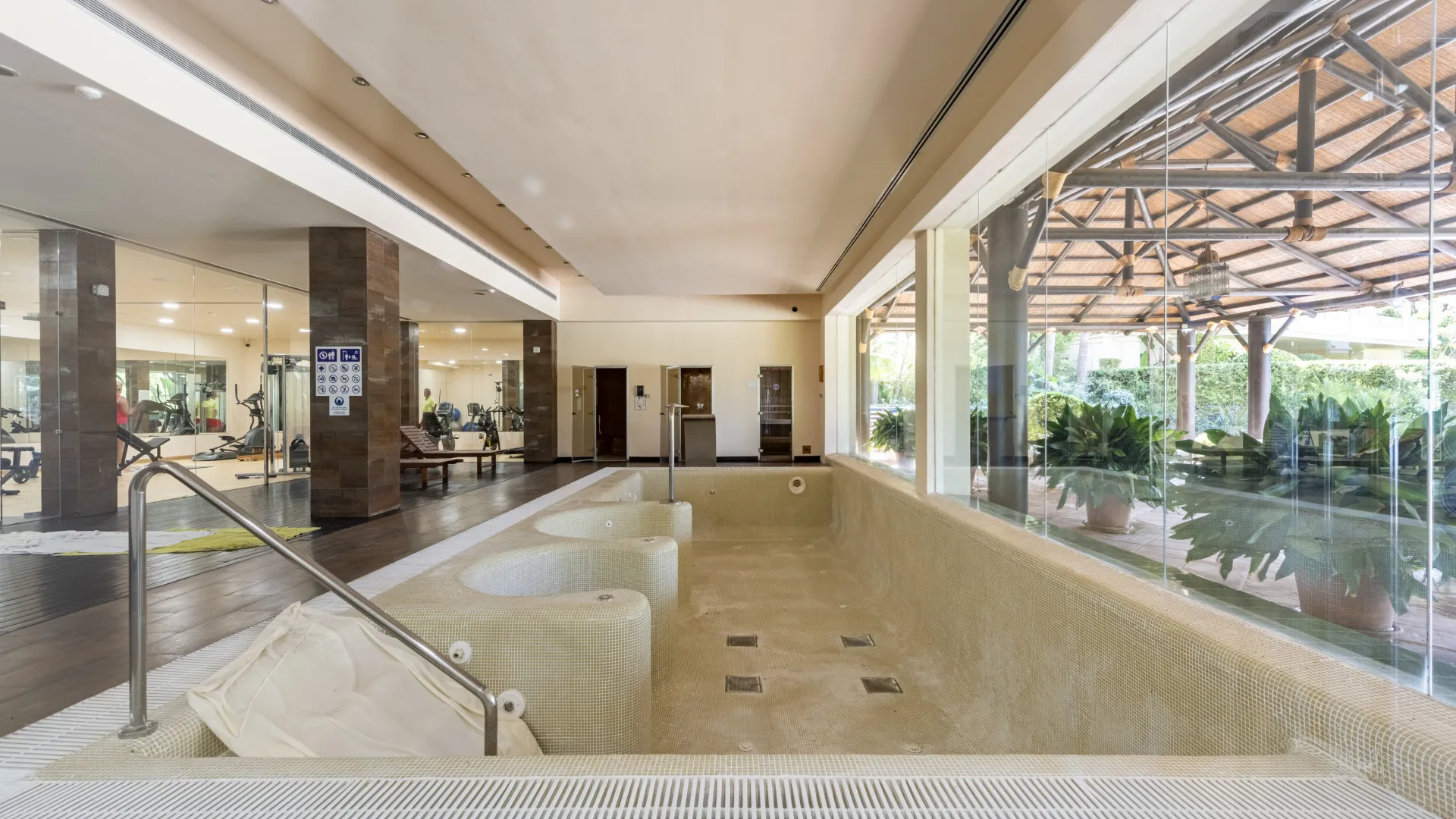 Buy duplex penthouse in Los Capanes del Golf
