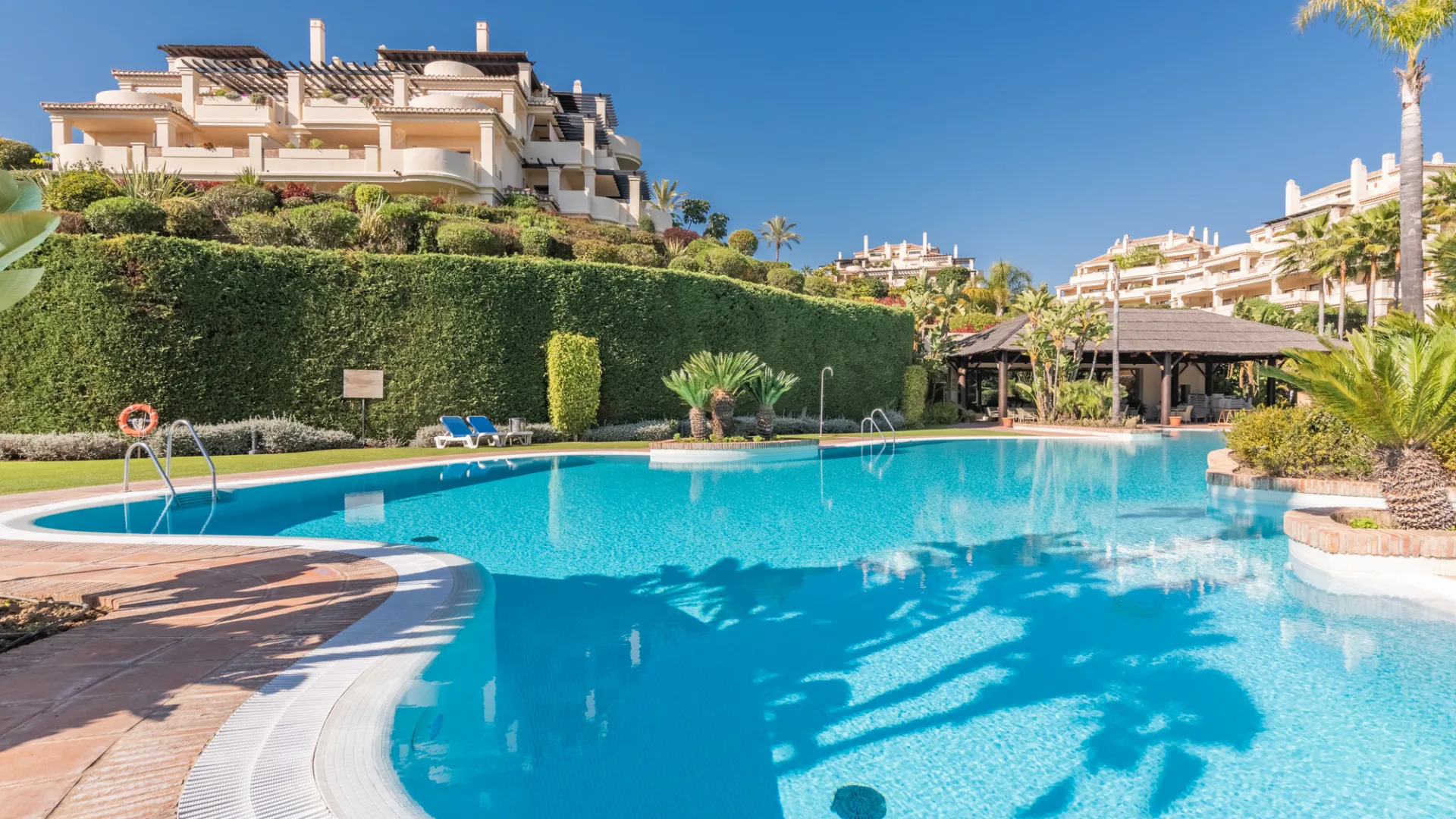 Buy duplex penthouse in Los Capanes del Golf