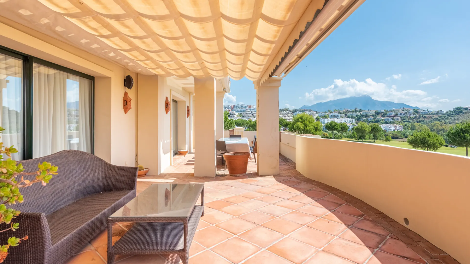 Buy duplex penthouse in Los Capanes del Golf