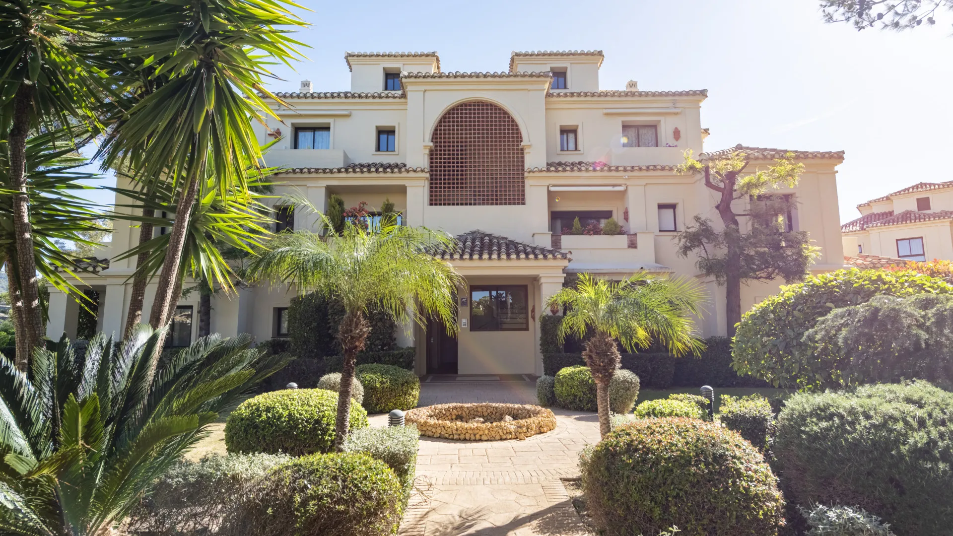Buy duplex penthouse in Los Capanes del Golf
