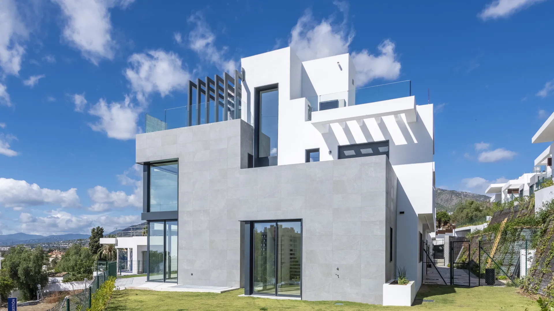 Comprar adosado con 6 dormitorios en Rio Real Golf