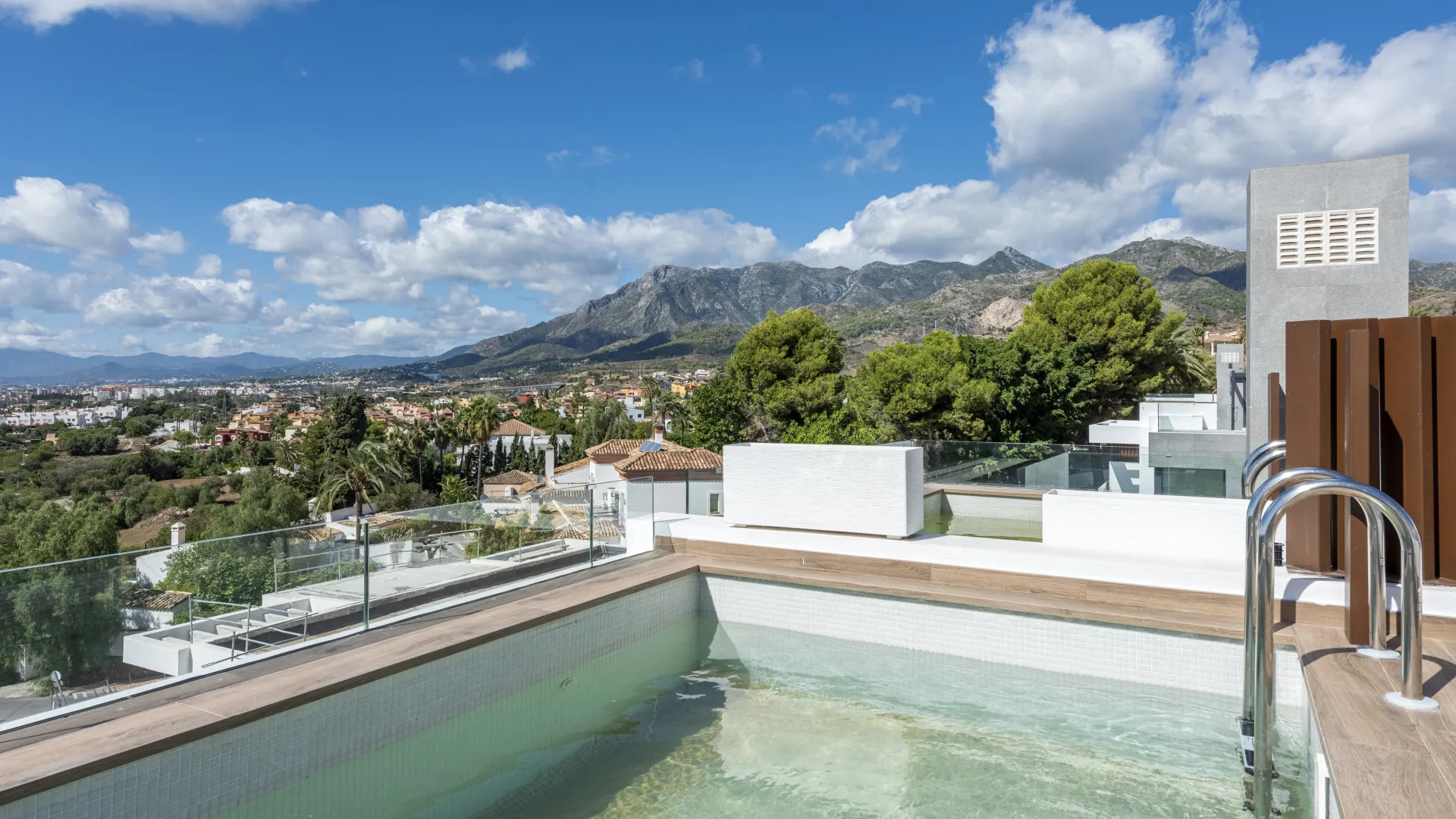 Comprar adosado con 6 dormitorios en Rio Real Golf