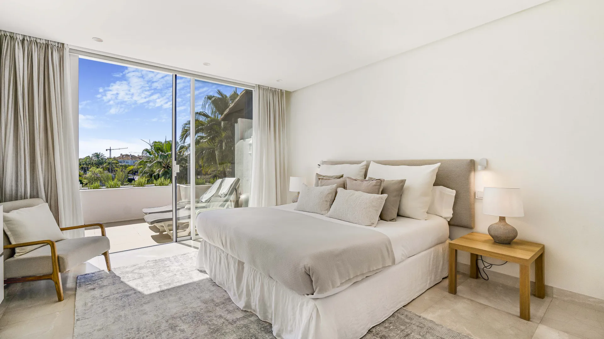 Atico duplex en venta con 3 dormitorios en Marina Puente Romano