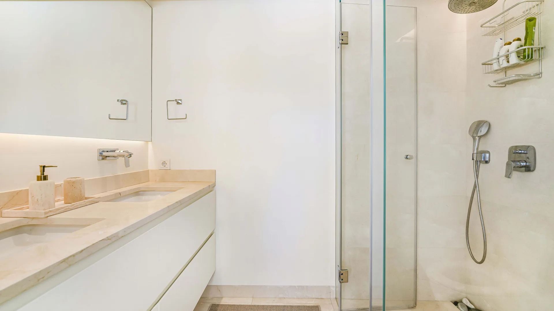 Atico duplex en venta con 3 dormitorios en Marina Puente Romano