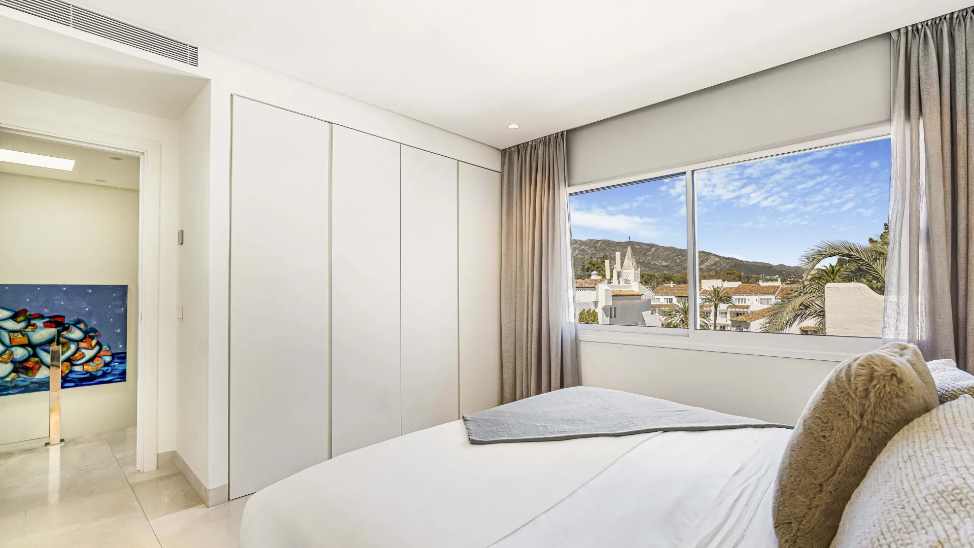 Atico duplex en venta con 3 dormitorios en Marina Puente Romano