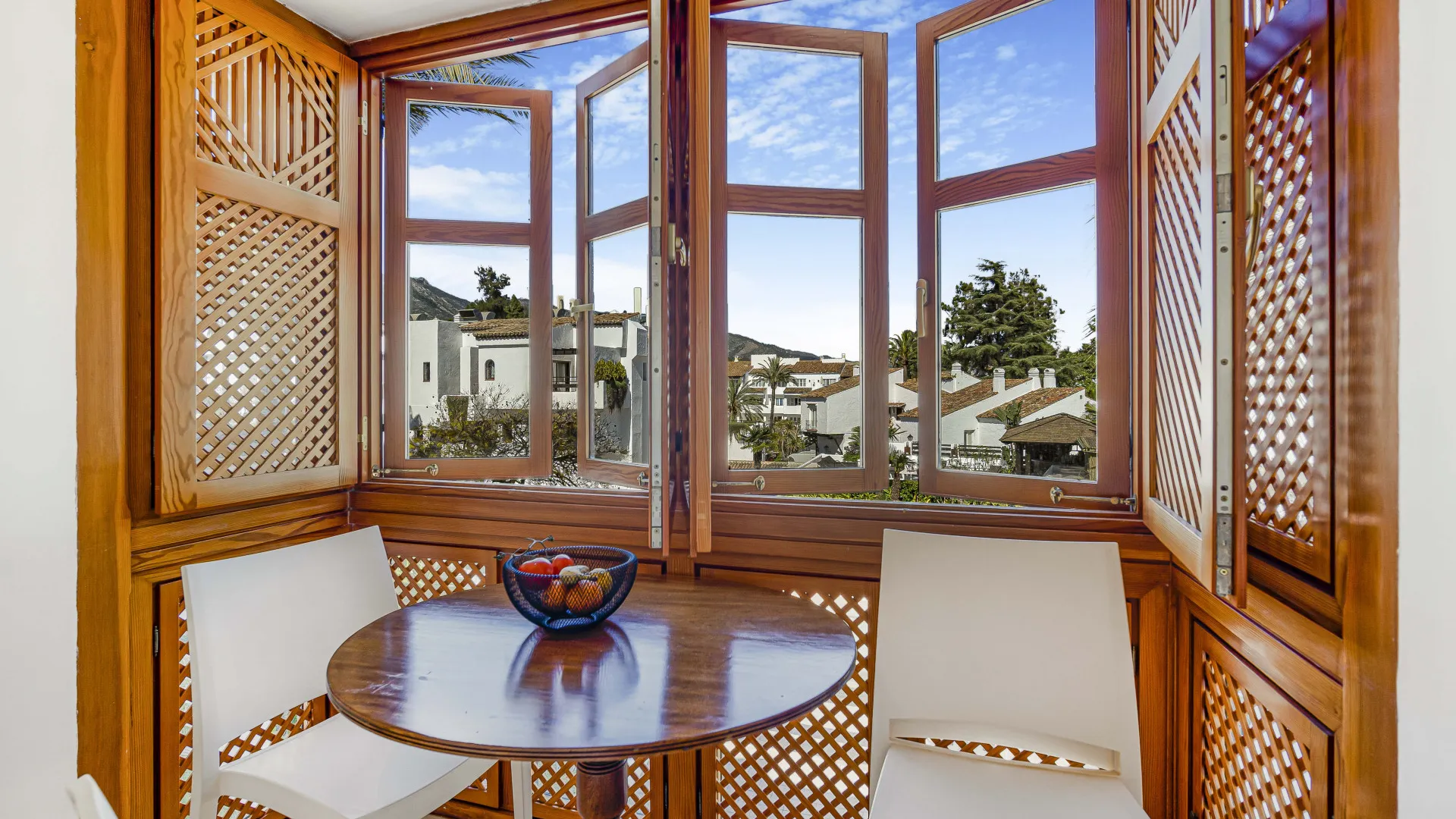 Atico duplex en venta con 3 dormitorios en Marina Puente Romano