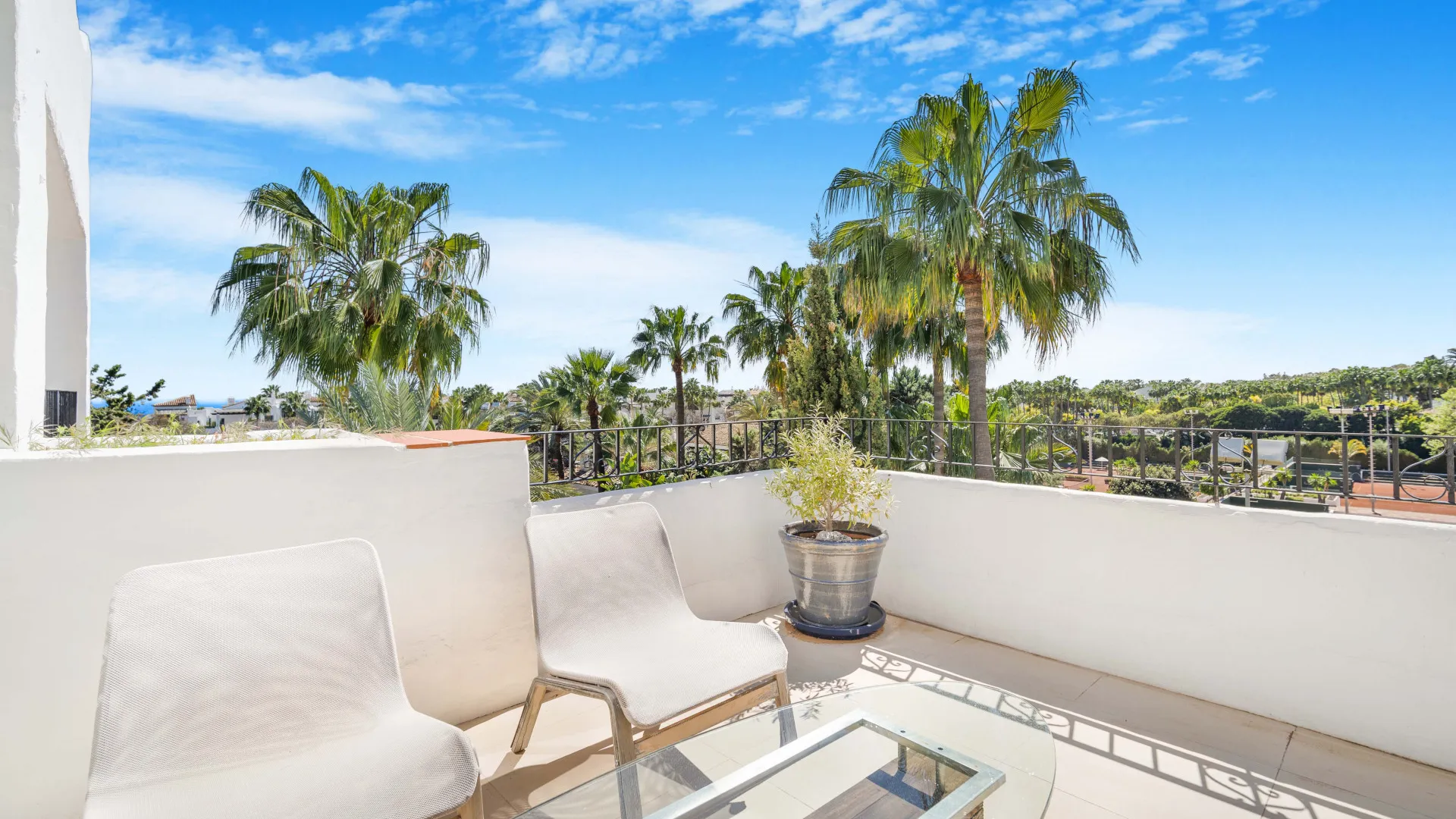 Atico duplex en venta con 3 dormitorios en Marina Puente Romano