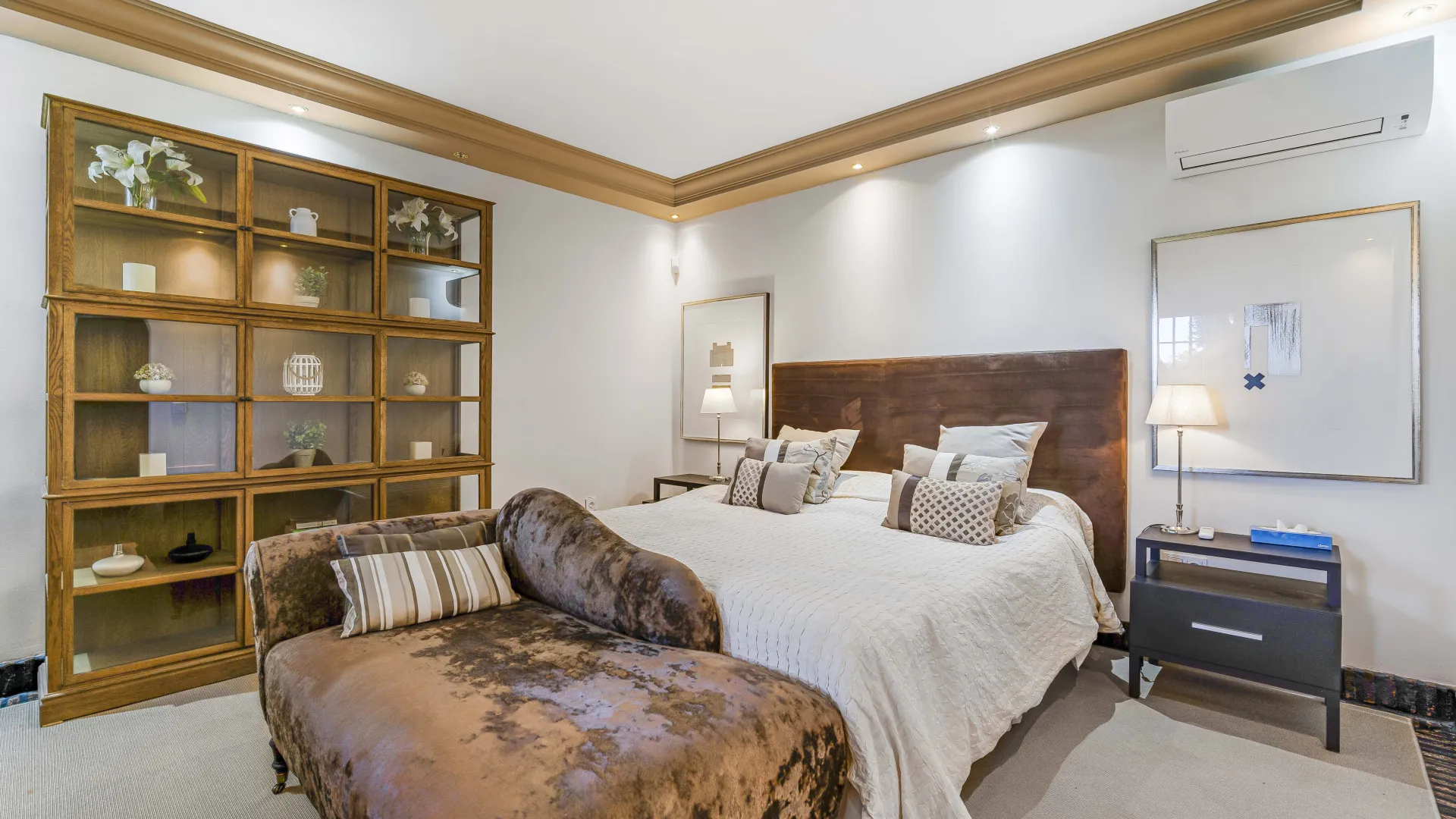 Comprar villa de 4 dormitorios en Costabella