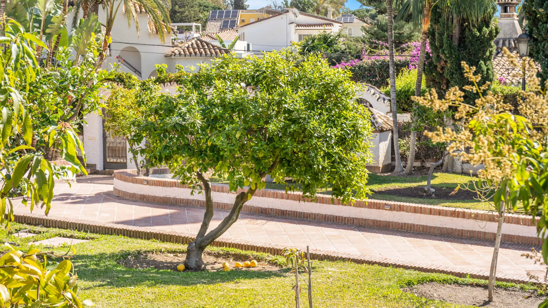 Comprar villa de 4 dormitorios en Costabella