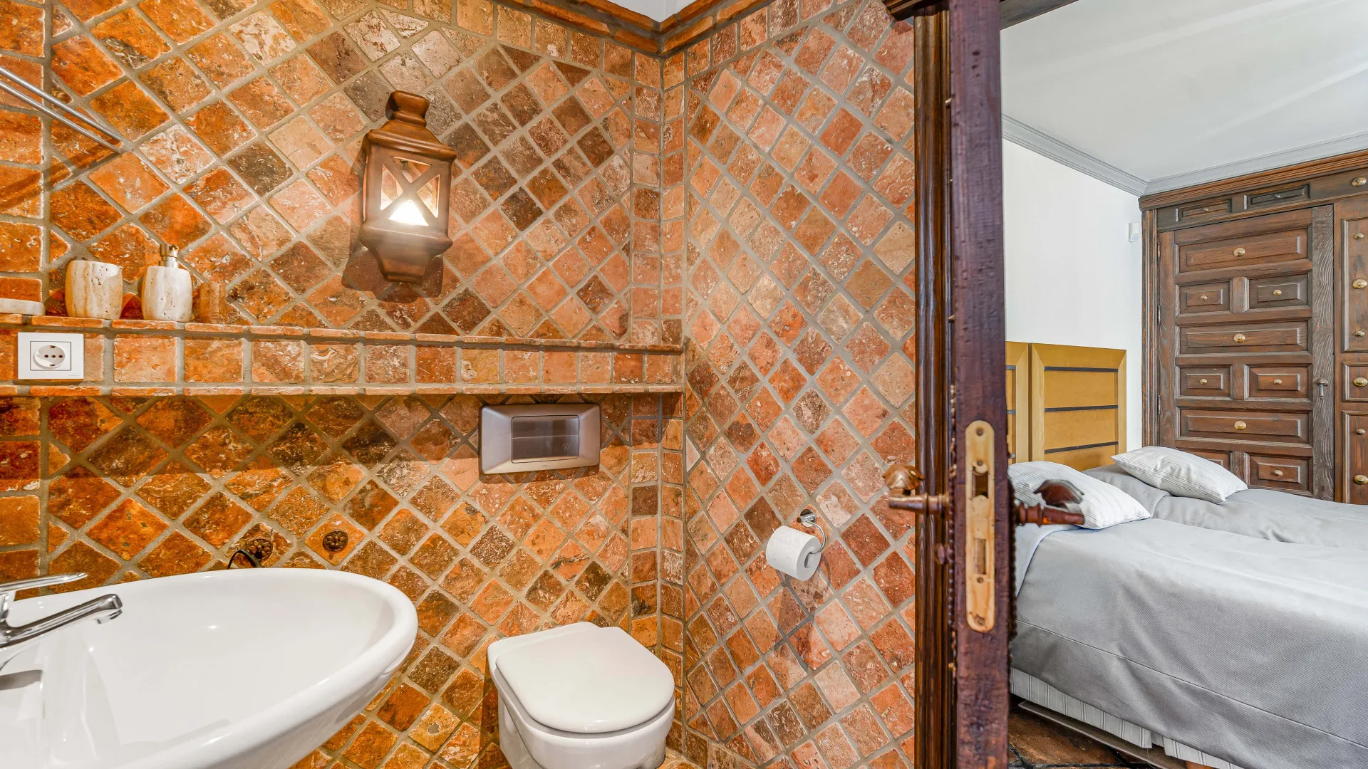 Comprar villa de 4 dormitorios en Costabella