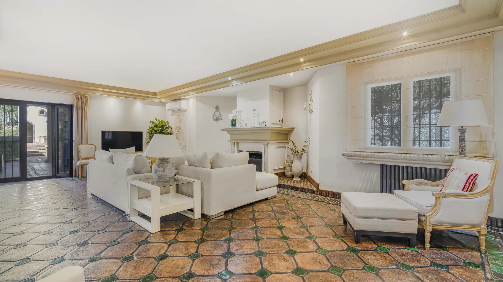 Comprar villa de 4 dormitorios en Costabella