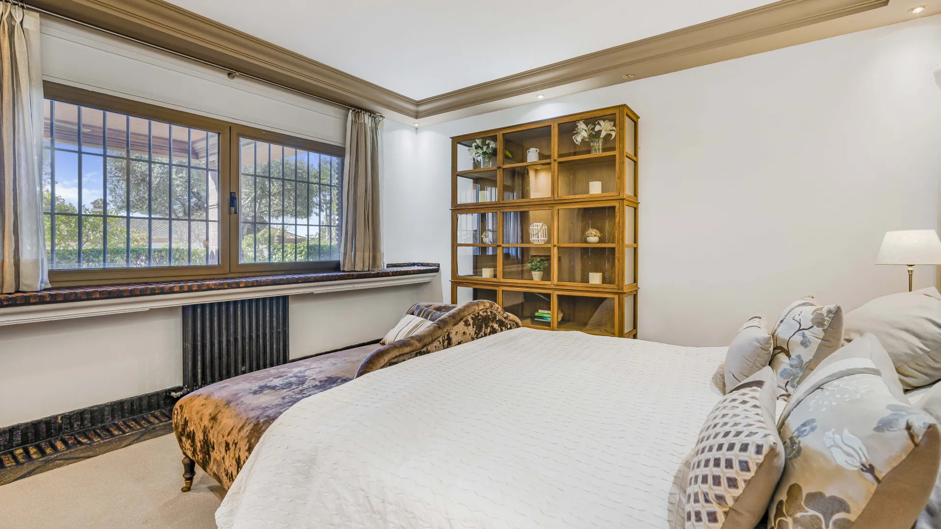 Comprar villa de 4 dormitorios en Costabella