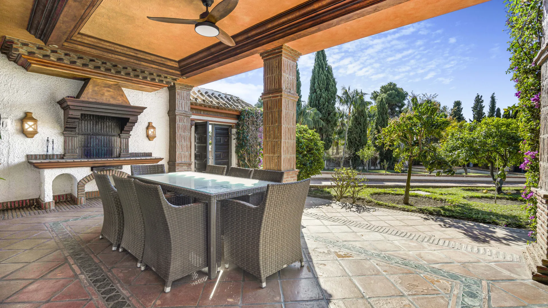 Comprar villa de 4 dormitorios en Costabella