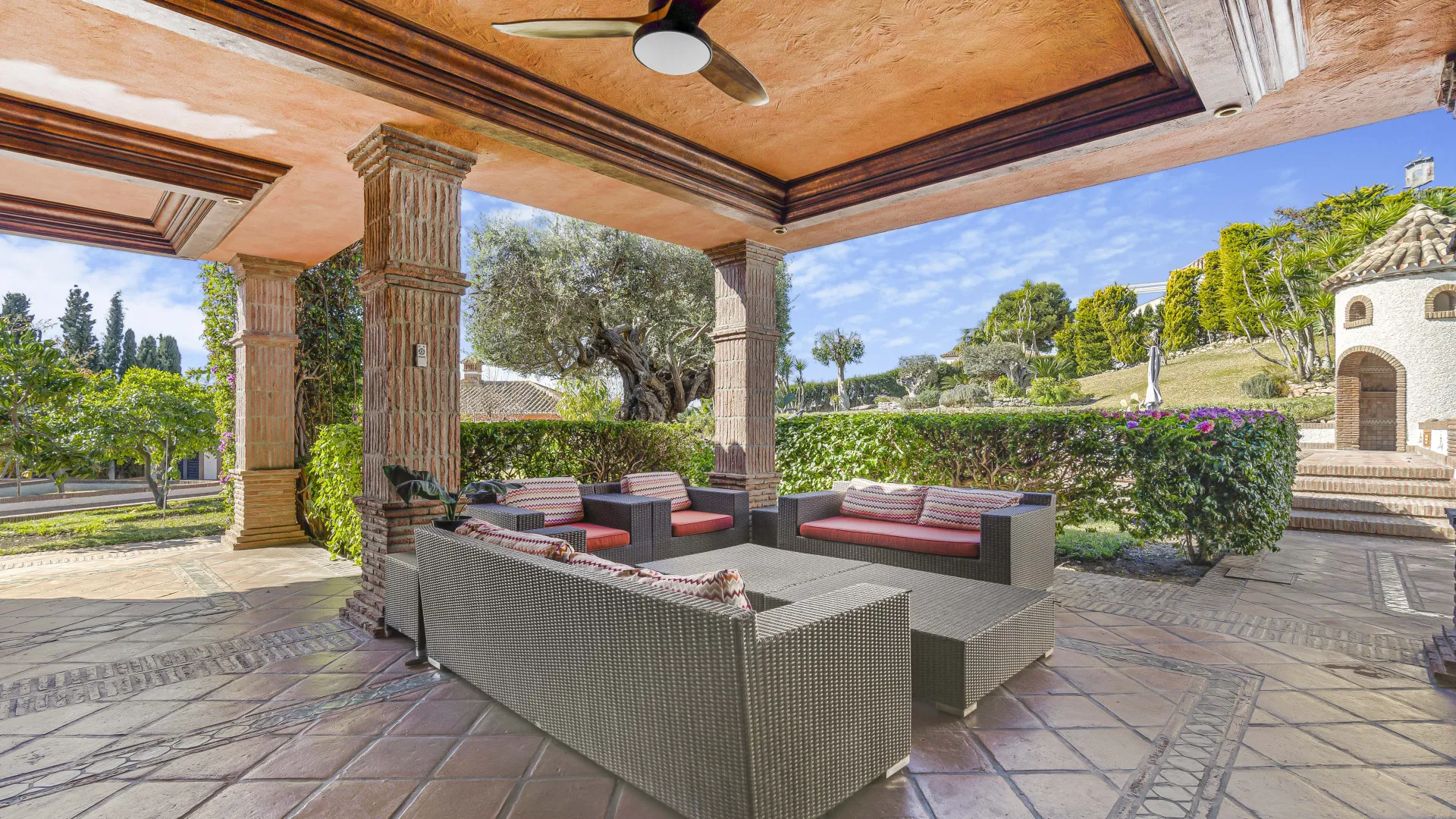 Comprar villa de 4 dormitorios en Costabella