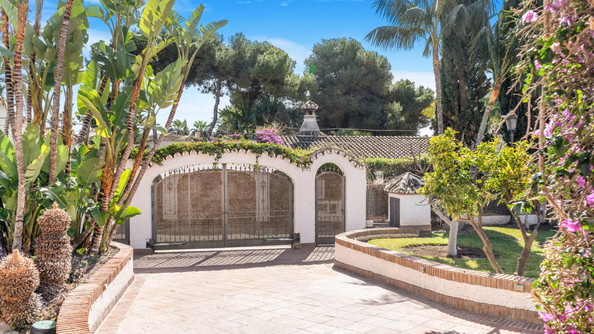 Comprar villa de 4 dormitorios en Costabella