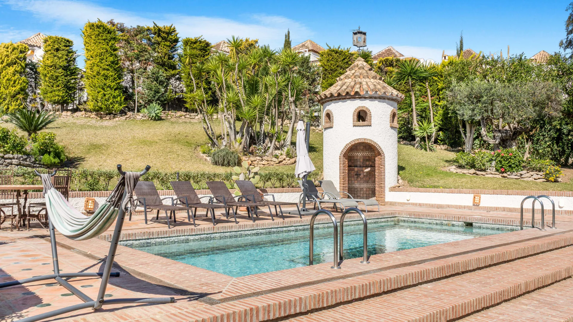 Comprar villa de 4 dormitorios en Costabella