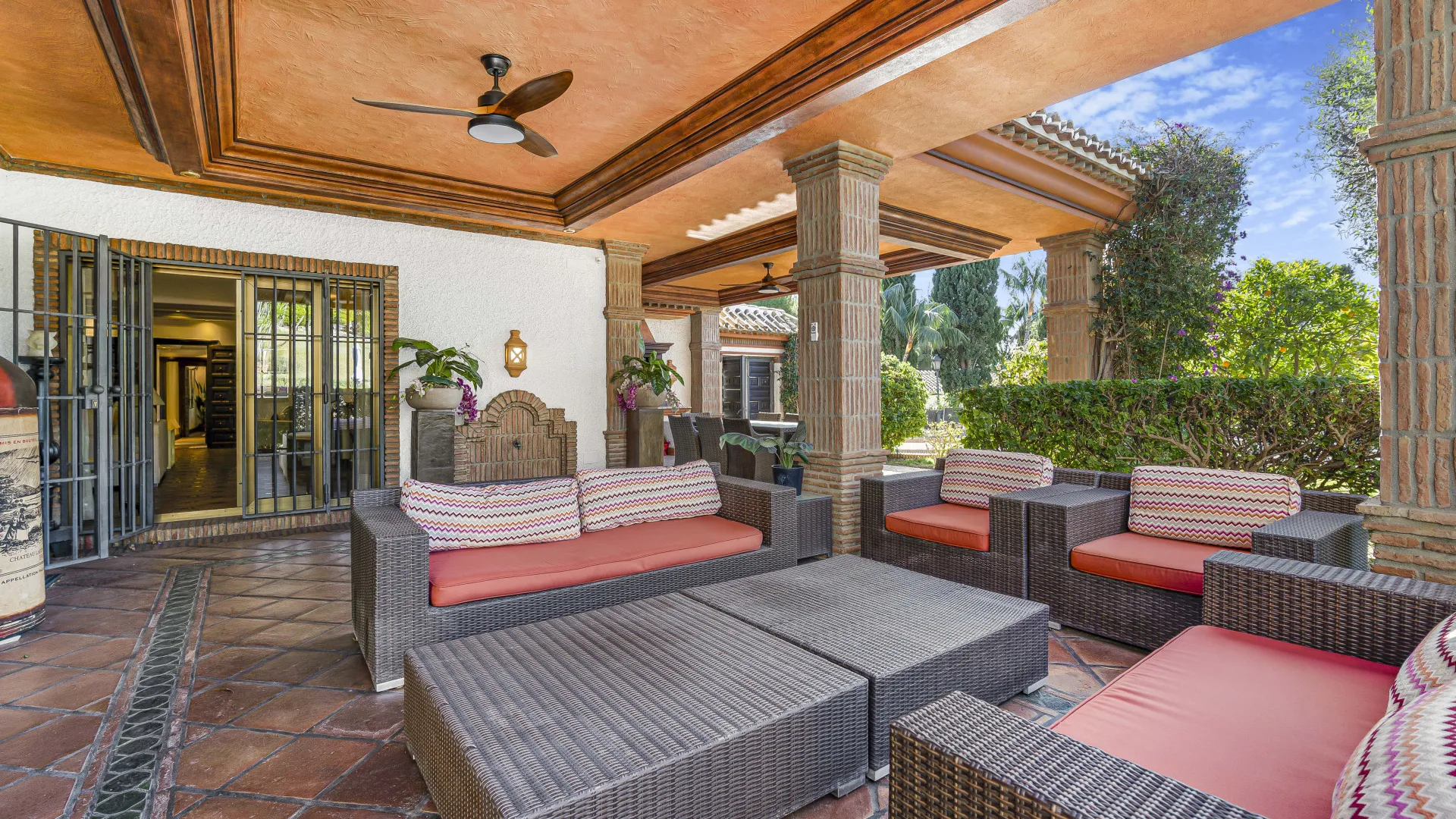 Comprar villa de 4 dormitorios en Costabella