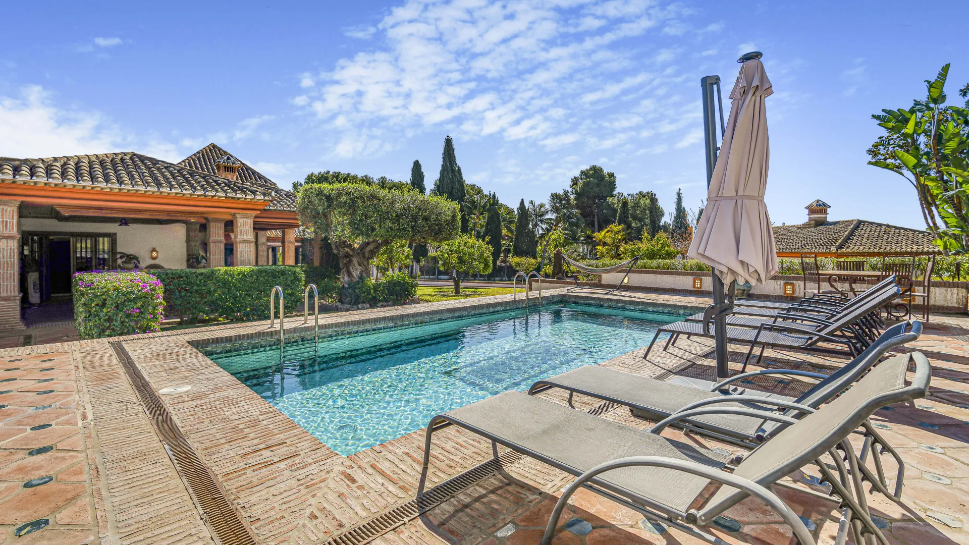 Comprar villa de 4 dormitorios en Costabella