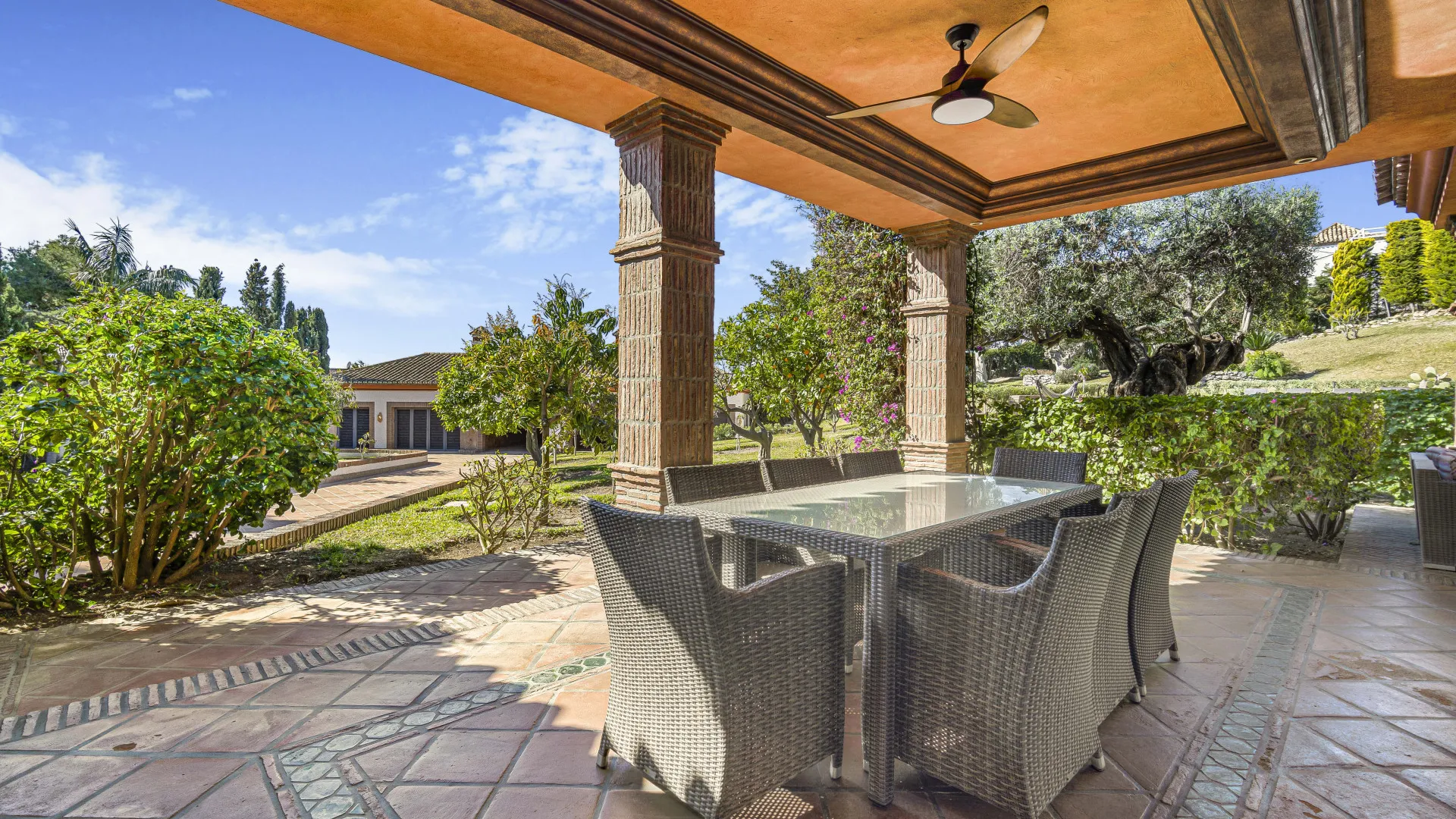 Comprar villa de 4 dormitorios en Costabella