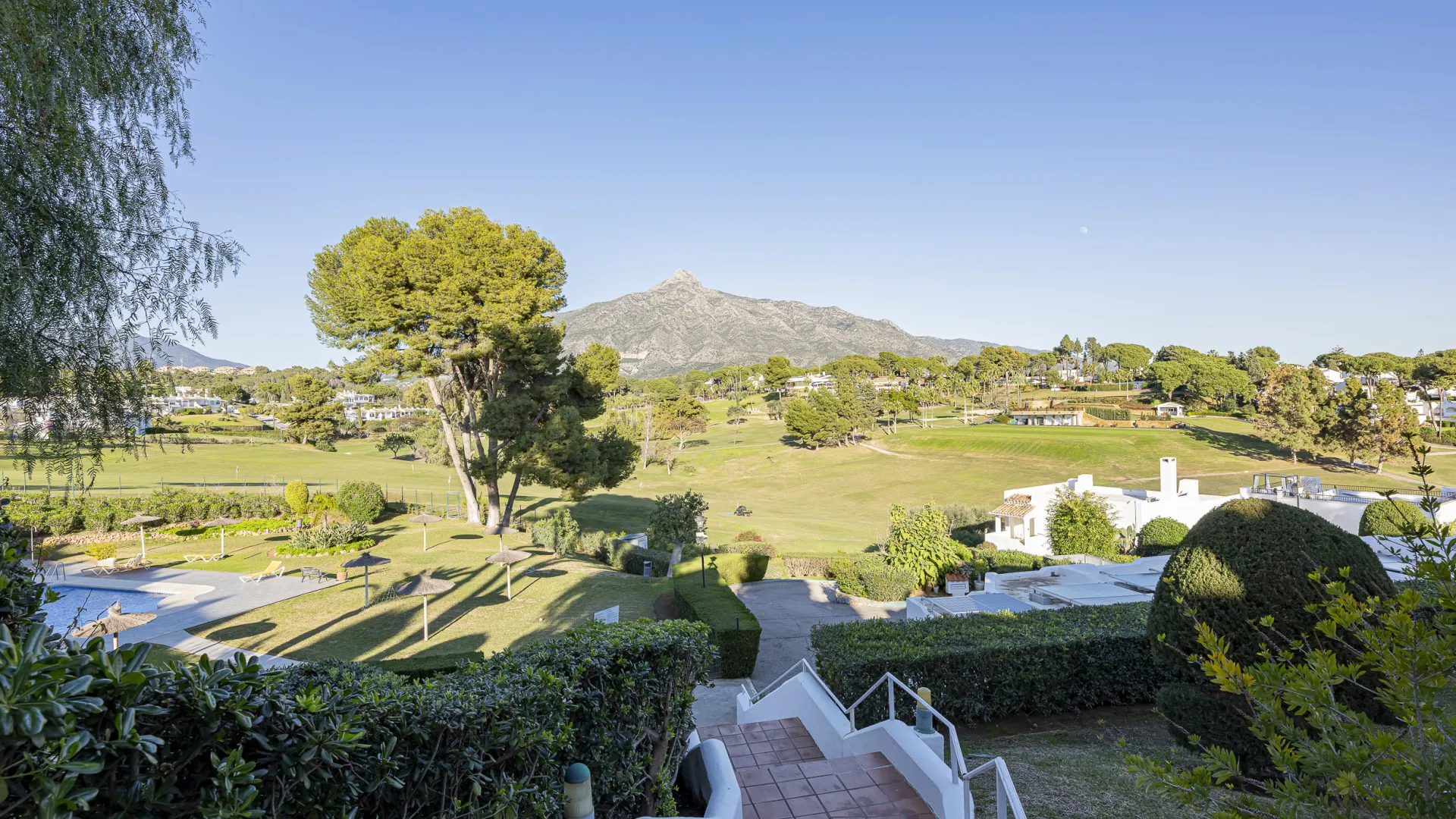 Buy town house with 3 bedrooms in Nueva Andalucia