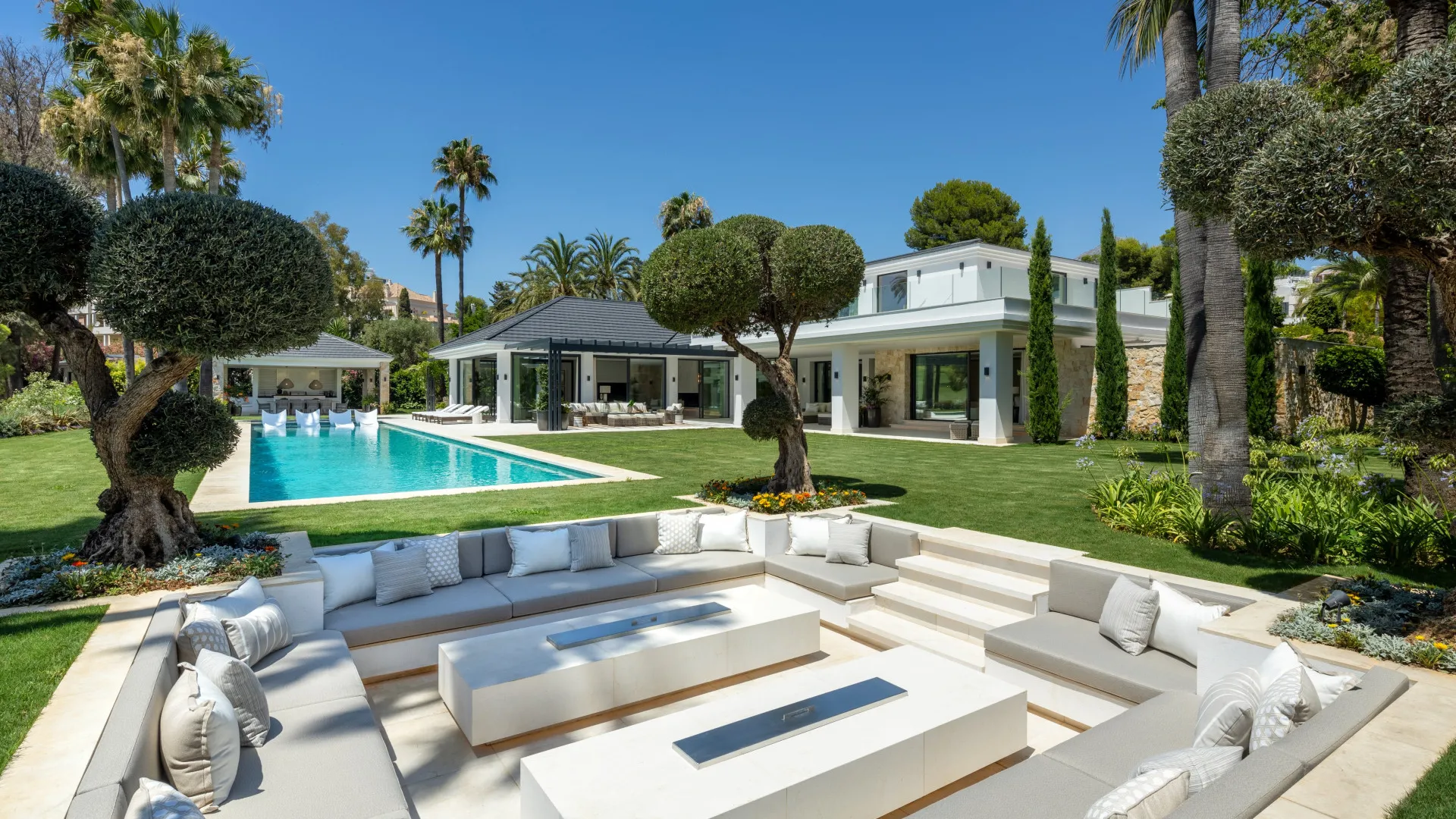 Villa for sale in Las Brisas