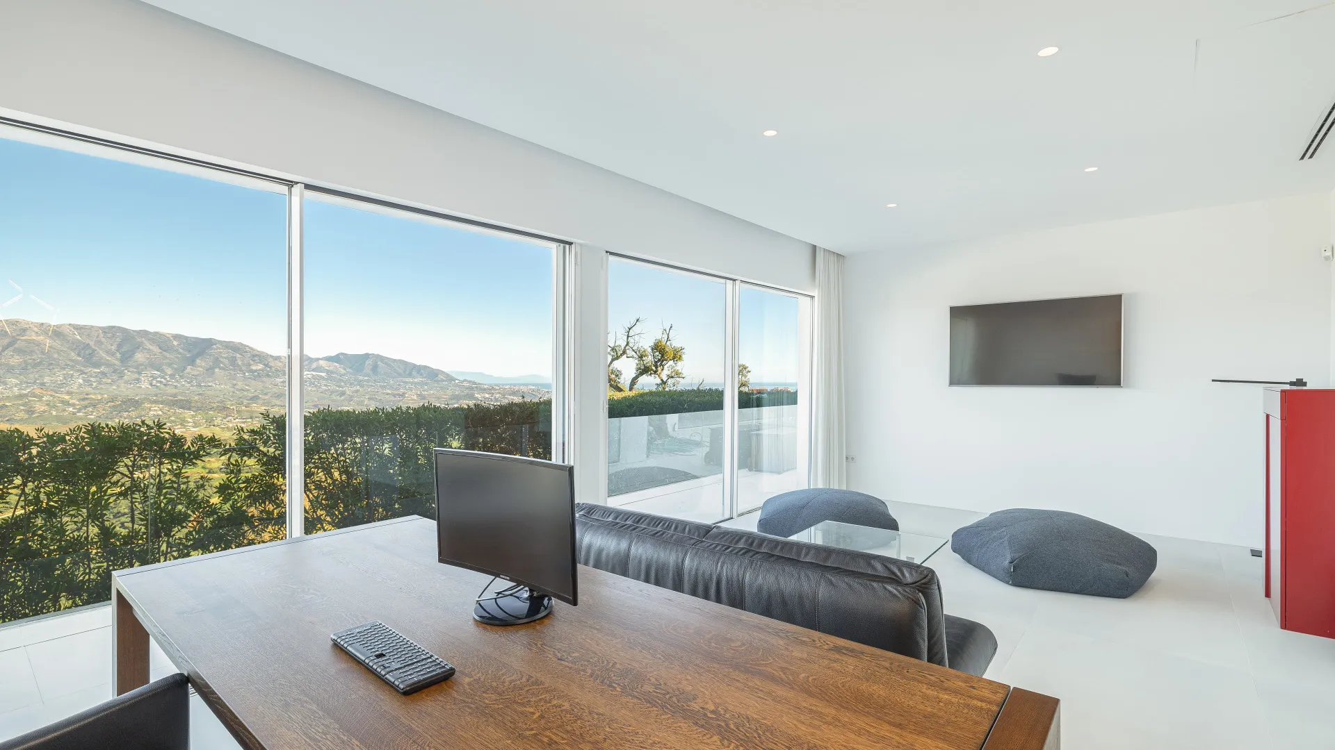 For sale 6 bedrooms villa in La Mairena