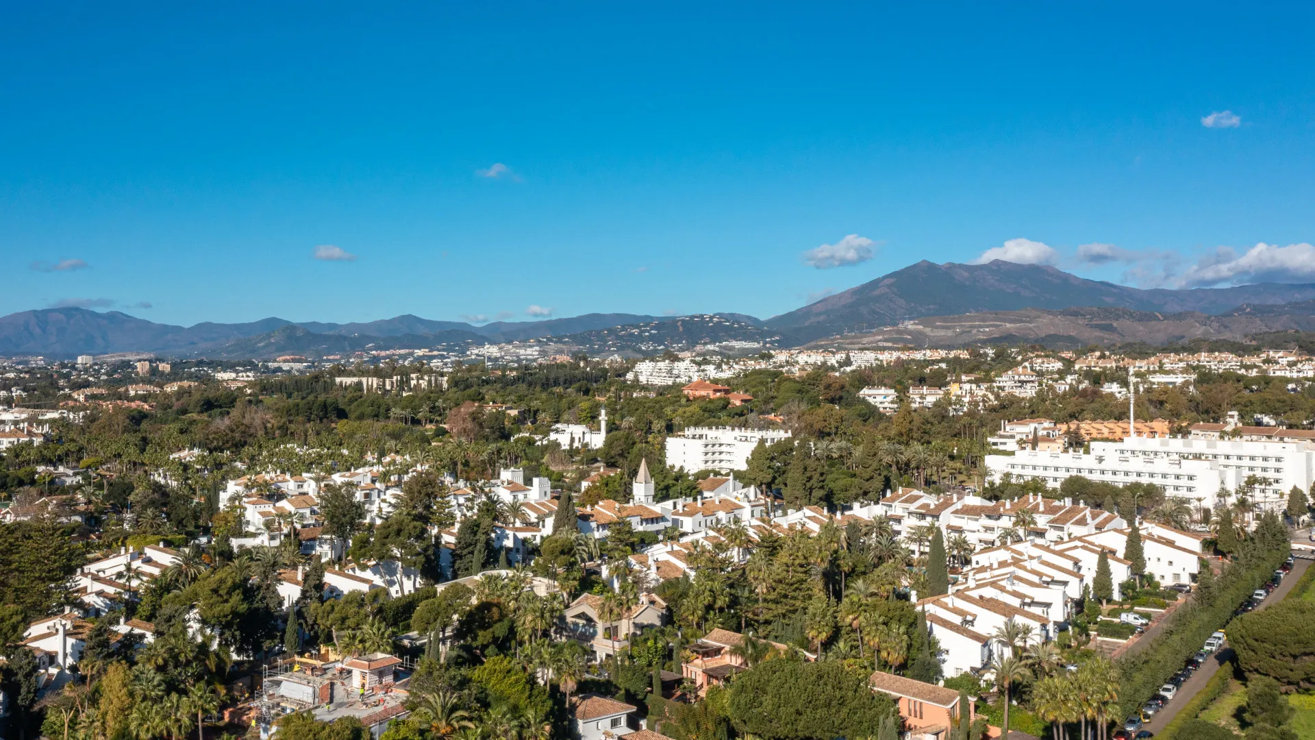 Ground floor apartment with 2 bedrooms for sale in Puente Romano II