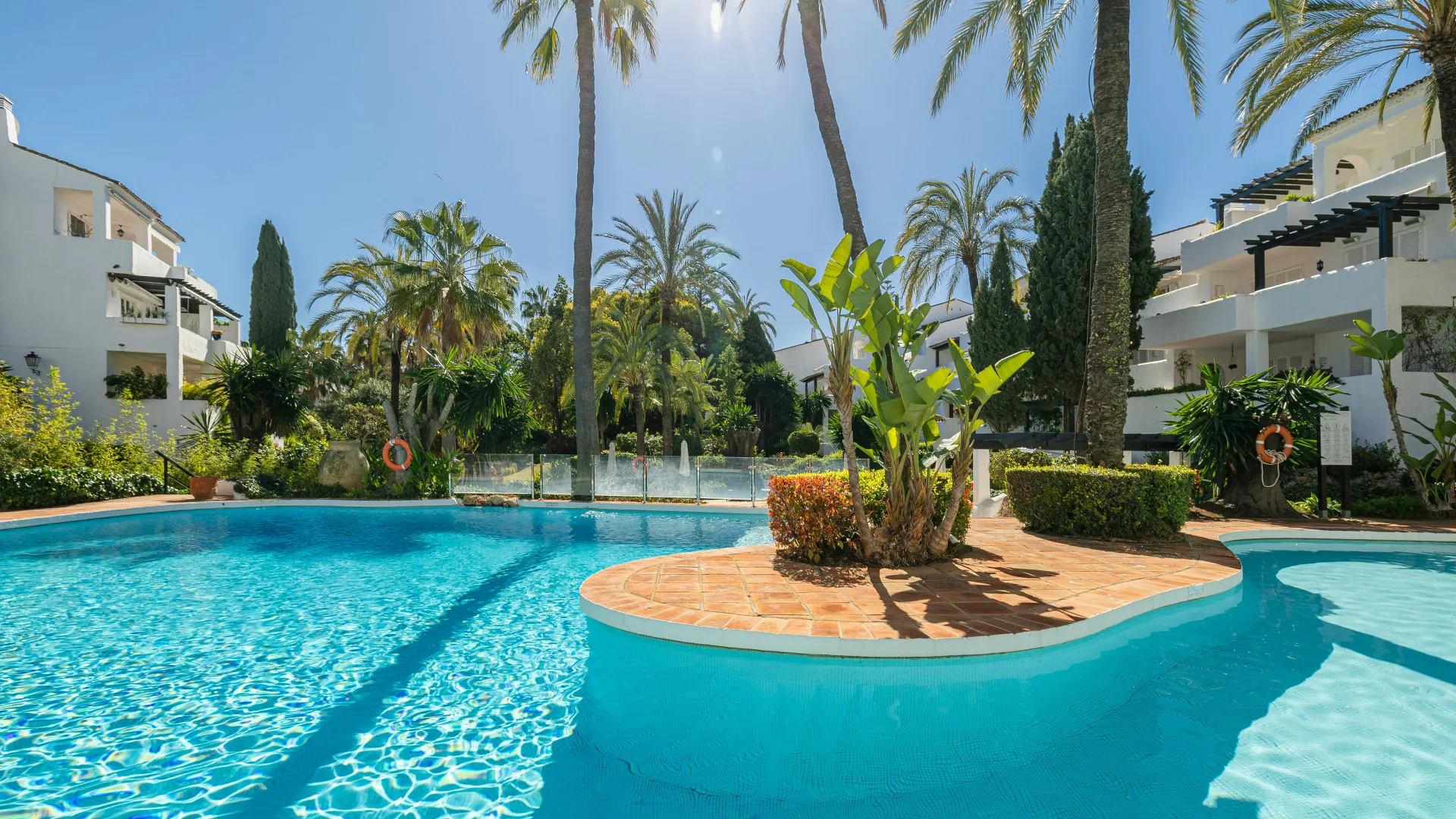 Ground floor apartment with 2 bedrooms for sale in Puente Romano II