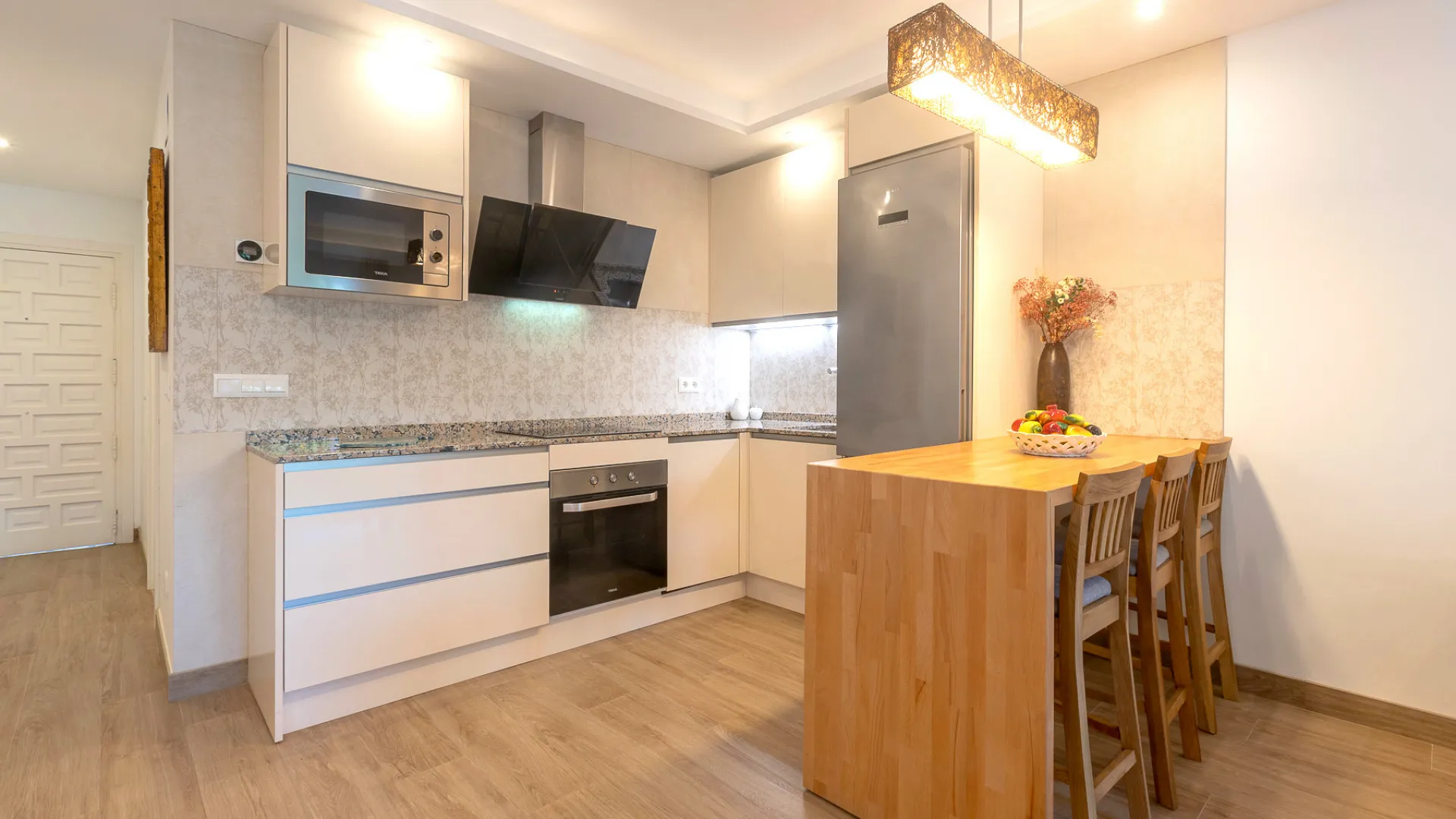 Ground floor apartment with 2 bedrooms for sale in Puente Romano II