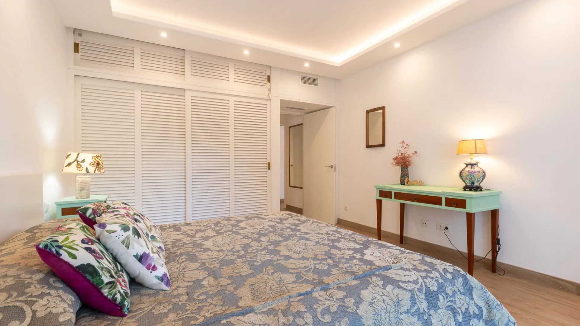 Ground floor apartment with 2 bedrooms for sale in Puente Romano II