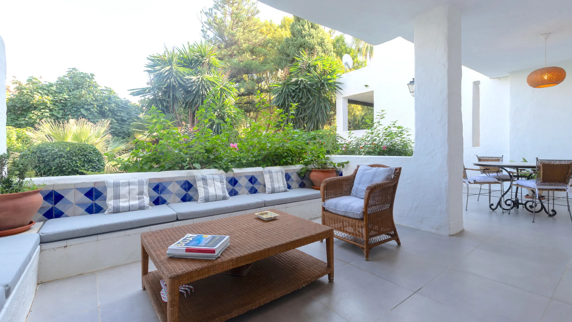 Ground floor apartment with 2 bedrooms for sale in Puente Romano II