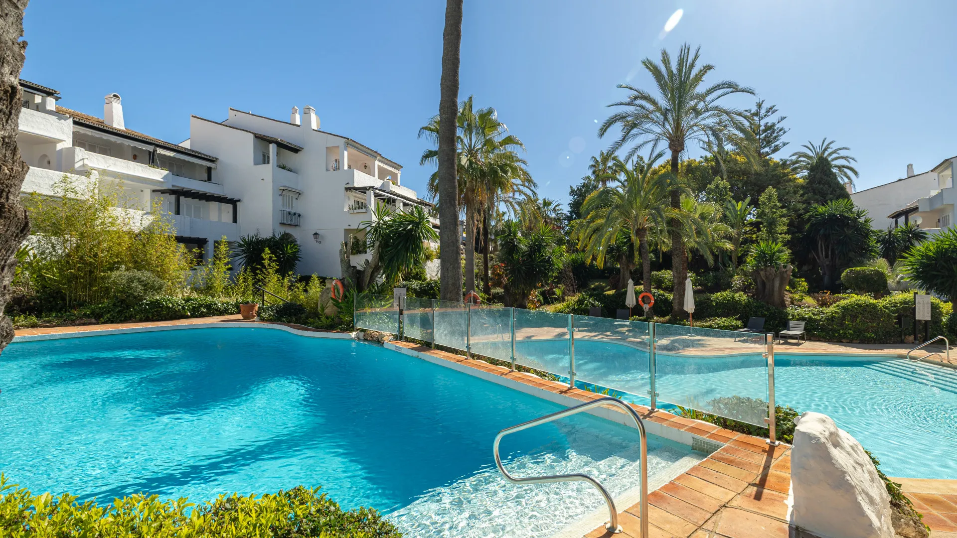 Ground floor apartment with 2 bedrooms for sale in Puente Romano II