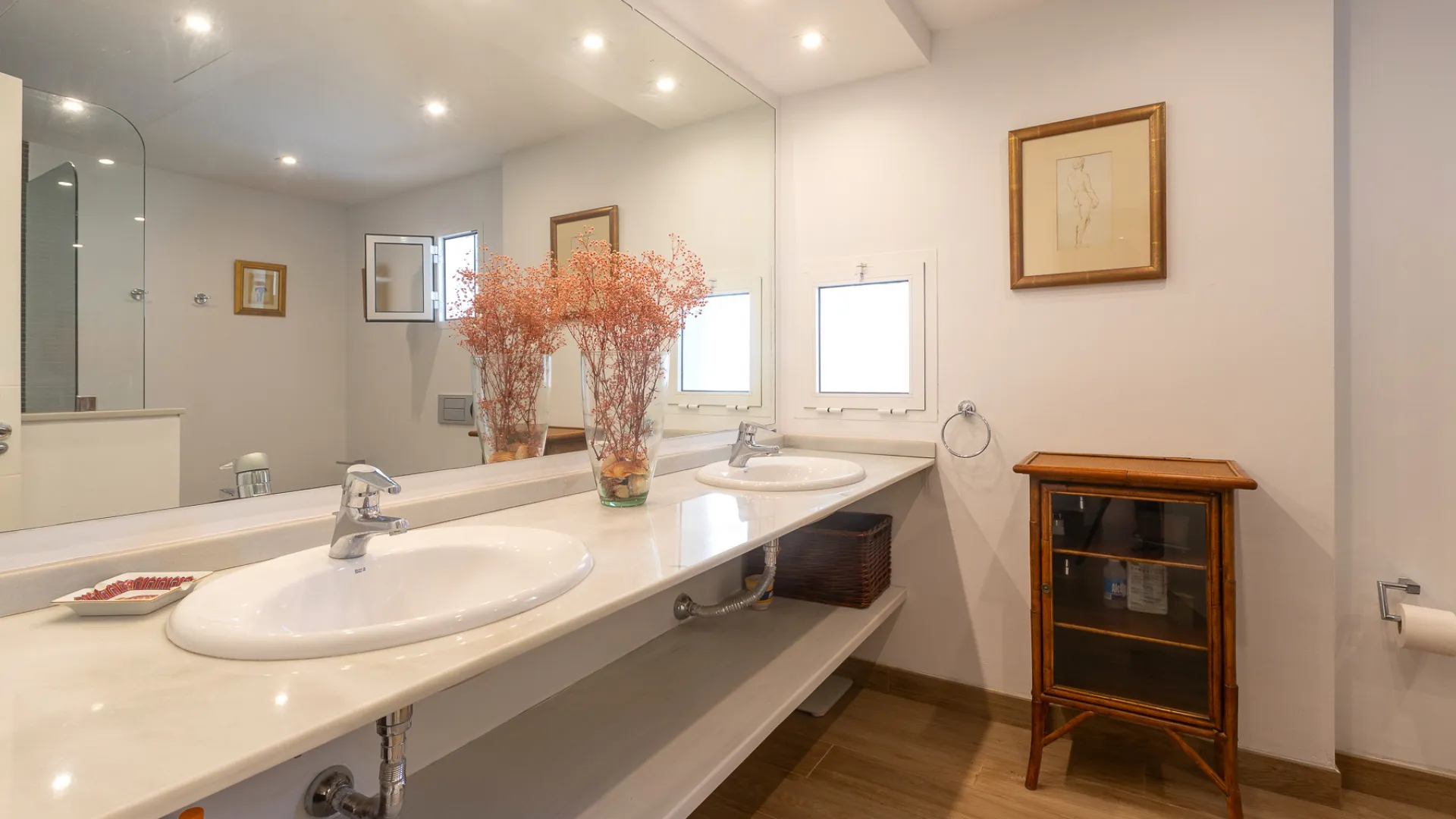 Ground floor apartment with 2 bedrooms for sale in Puente Romano II