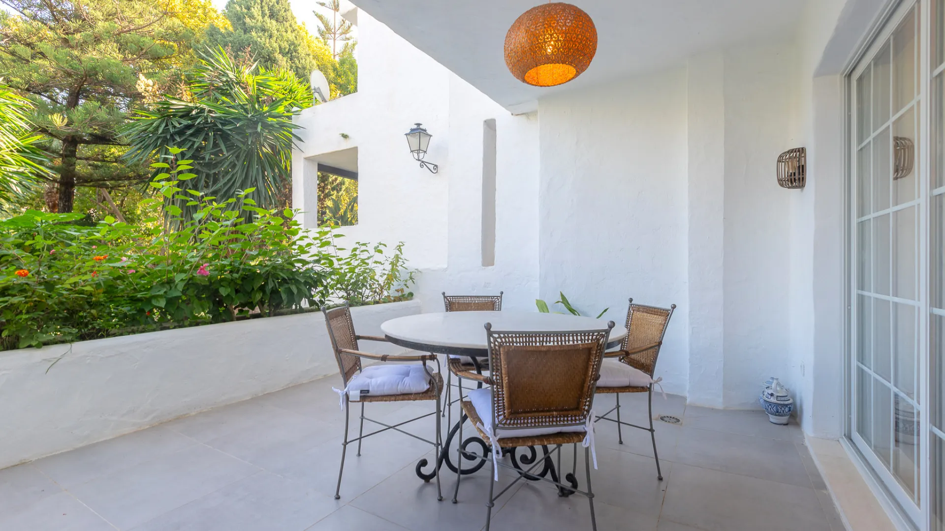 Ground floor apartment with 2 bedrooms for sale in Puente Romano II