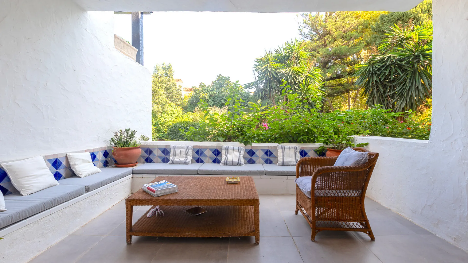 Ground floor apartment with 2 bedrooms for sale in Puente Romano II