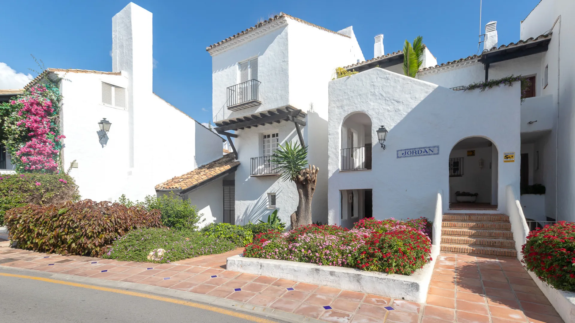 Ground floor apartment with 2 bedrooms for sale in Puente Romano II