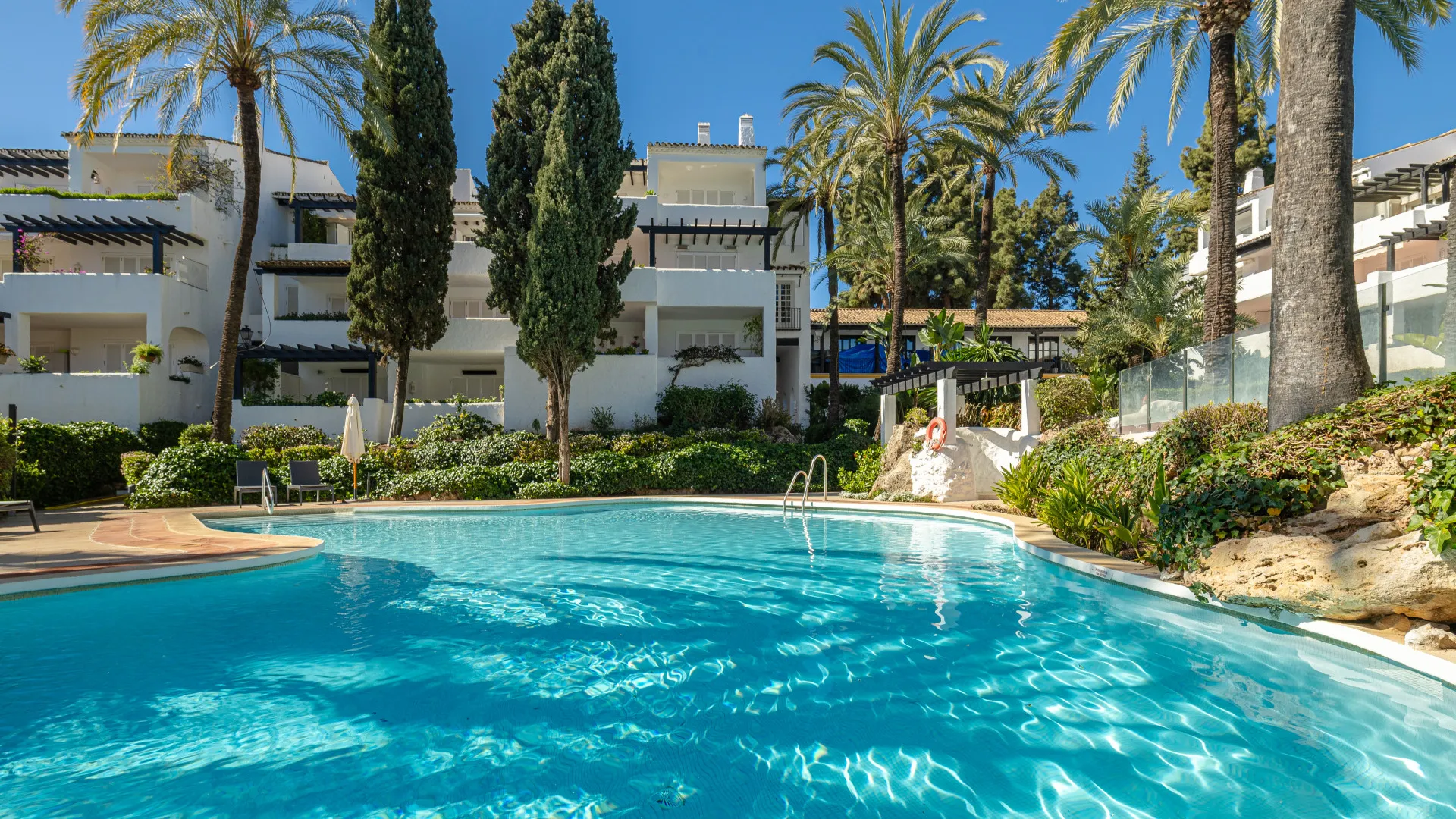 Ground floor apartment with 2 bedrooms for sale in Puente Romano II