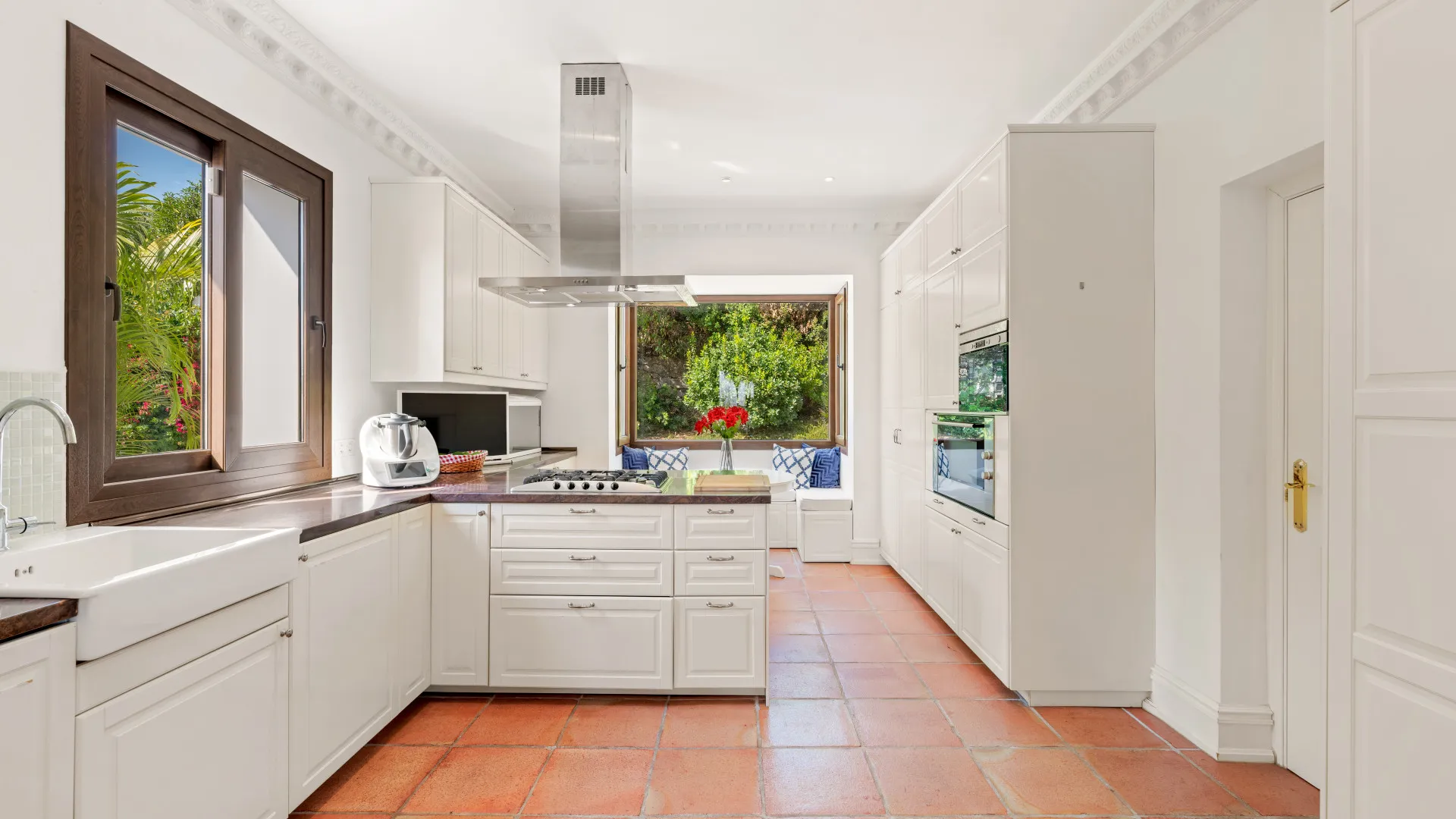 For sale villa with 5 bedrooms in Marbella Golden Mile