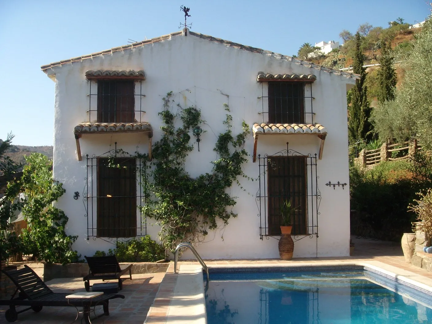 For sale villa in Sayalonga with 6 bedrooms