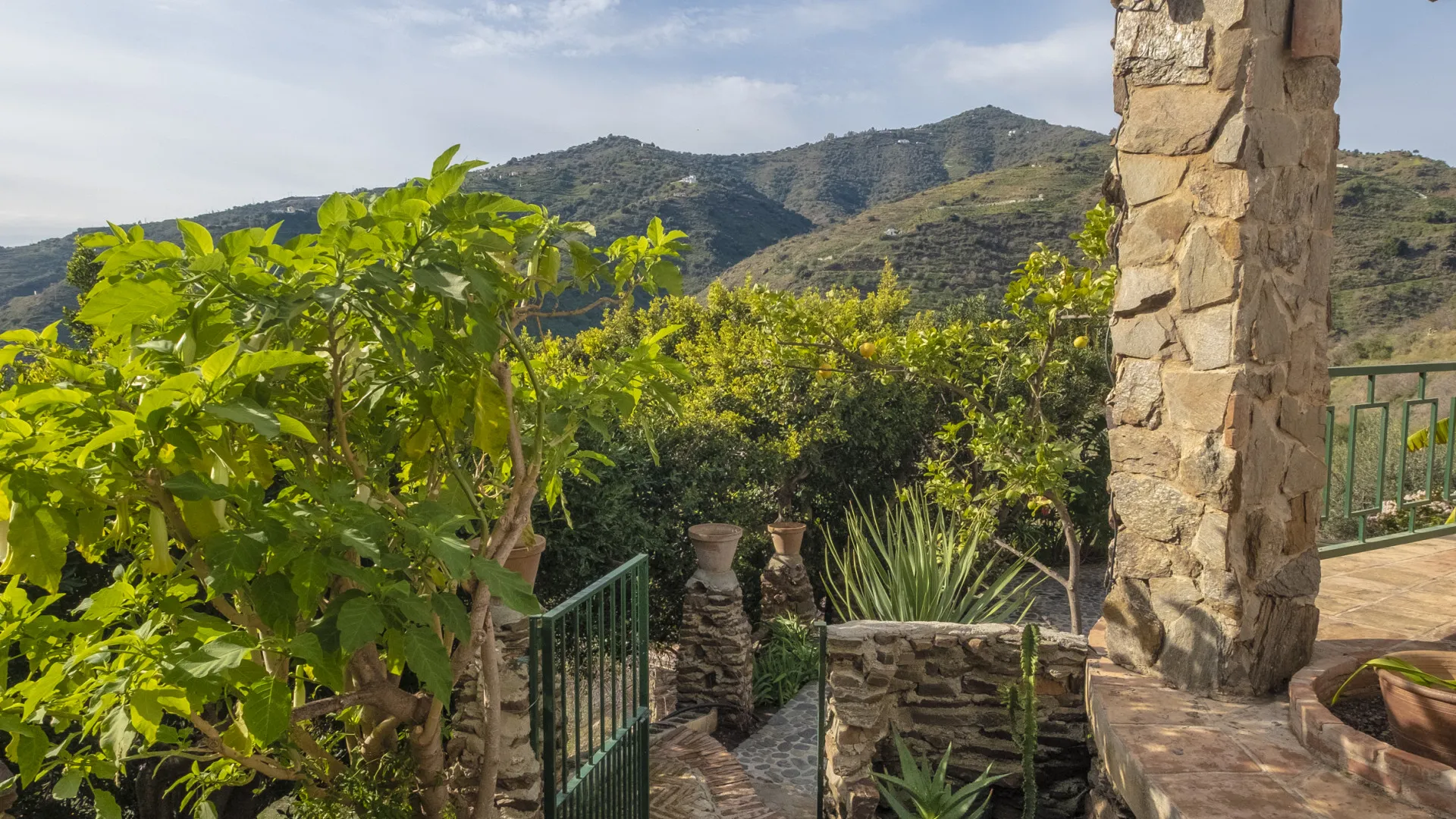 For sale villa in Sayalonga with 6 bedrooms