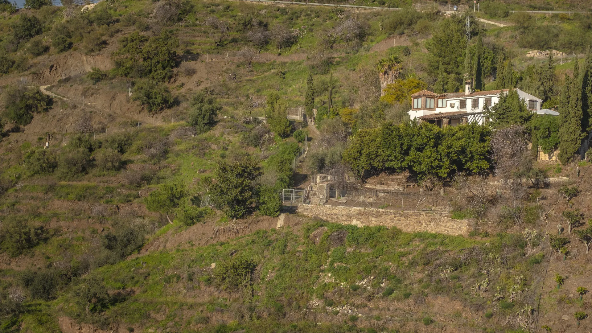 For sale villa in Sayalonga with 6 bedrooms