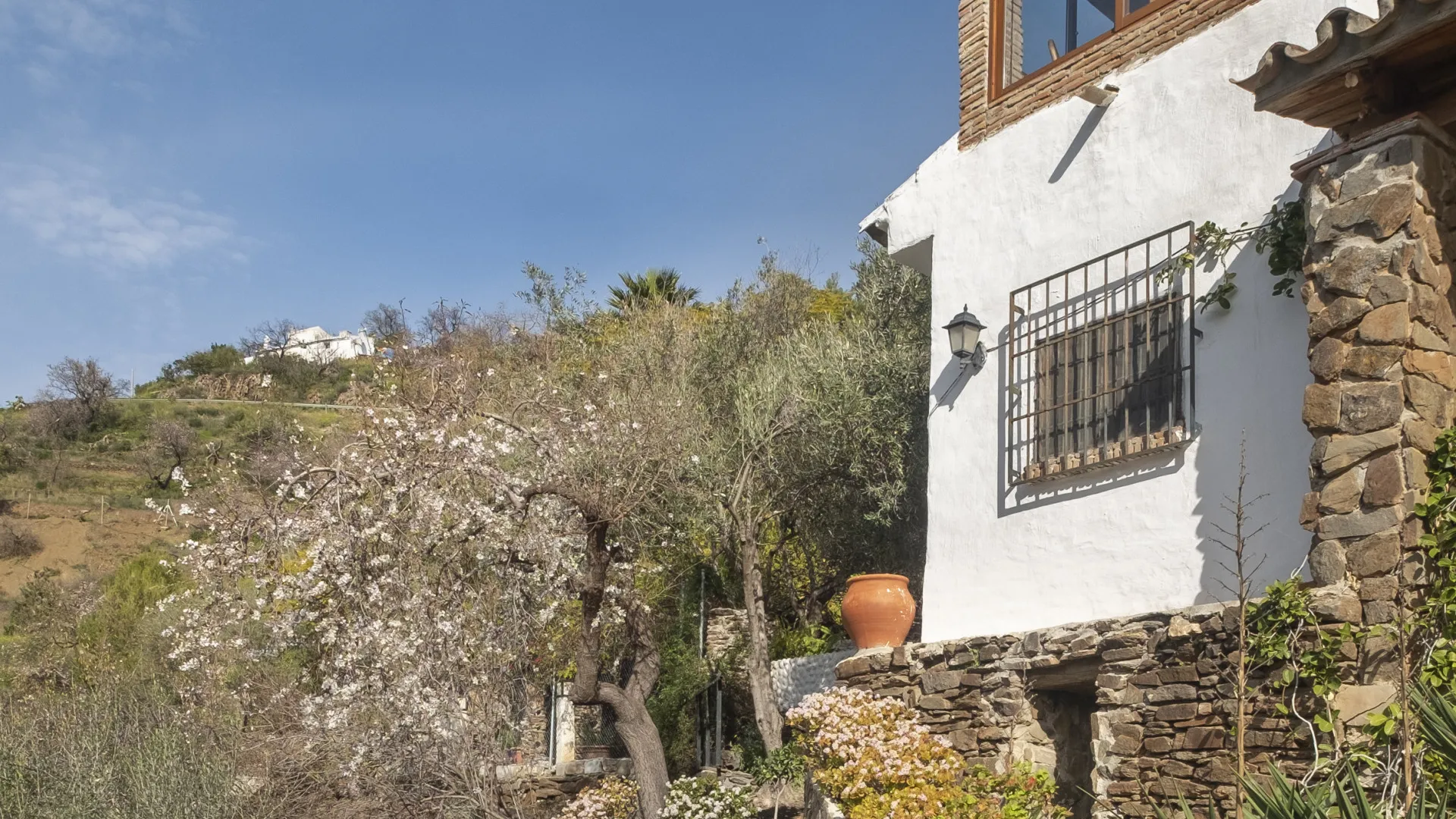 For sale villa in Sayalonga with 6 bedrooms