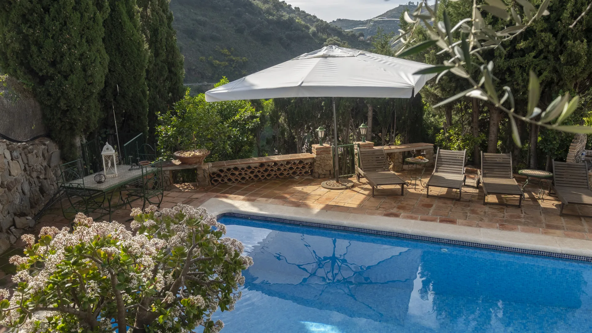 For sale villa in Sayalonga with 6 bedrooms