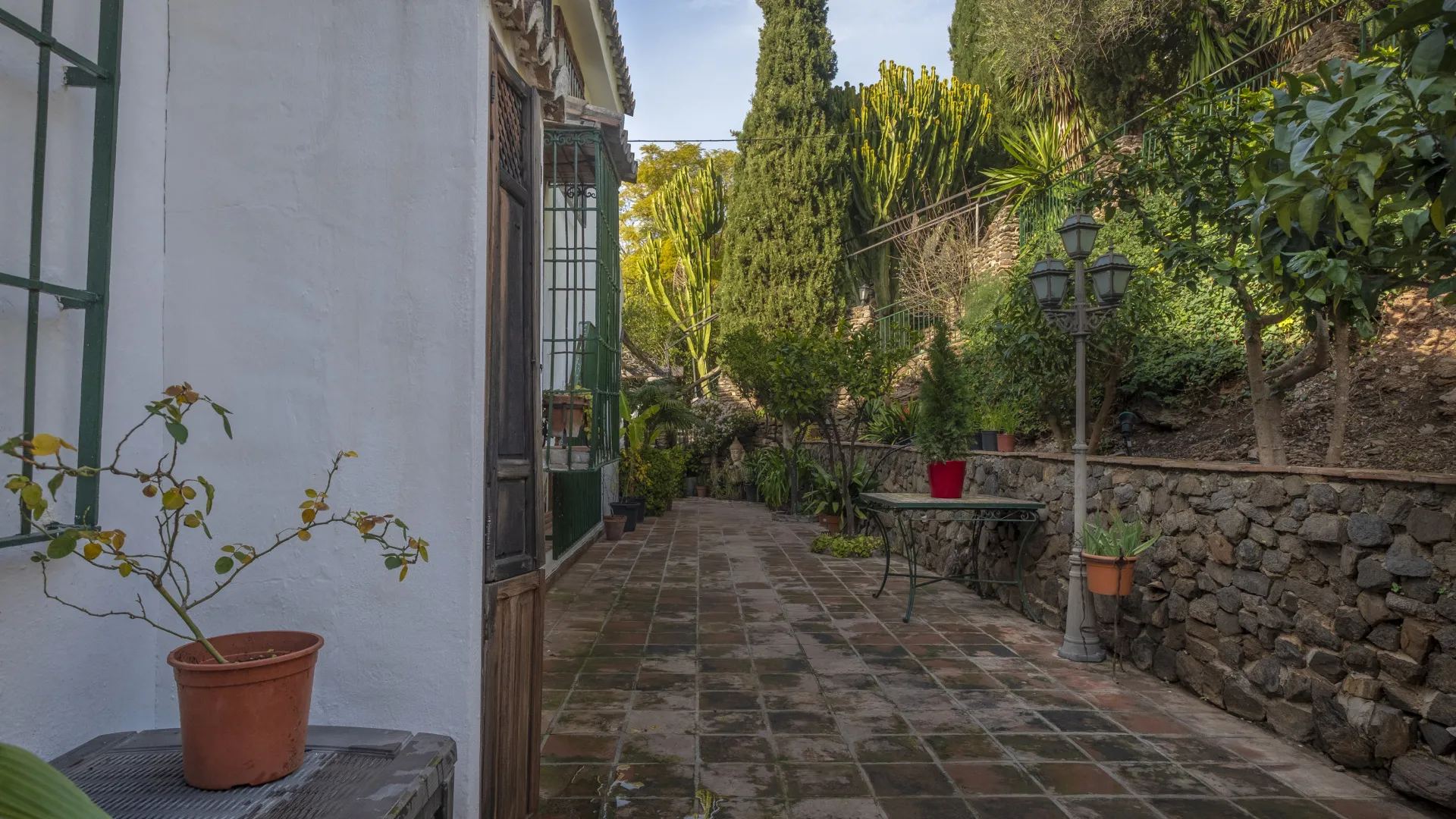 For sale villa in Sayalonga with 6 bedrooms