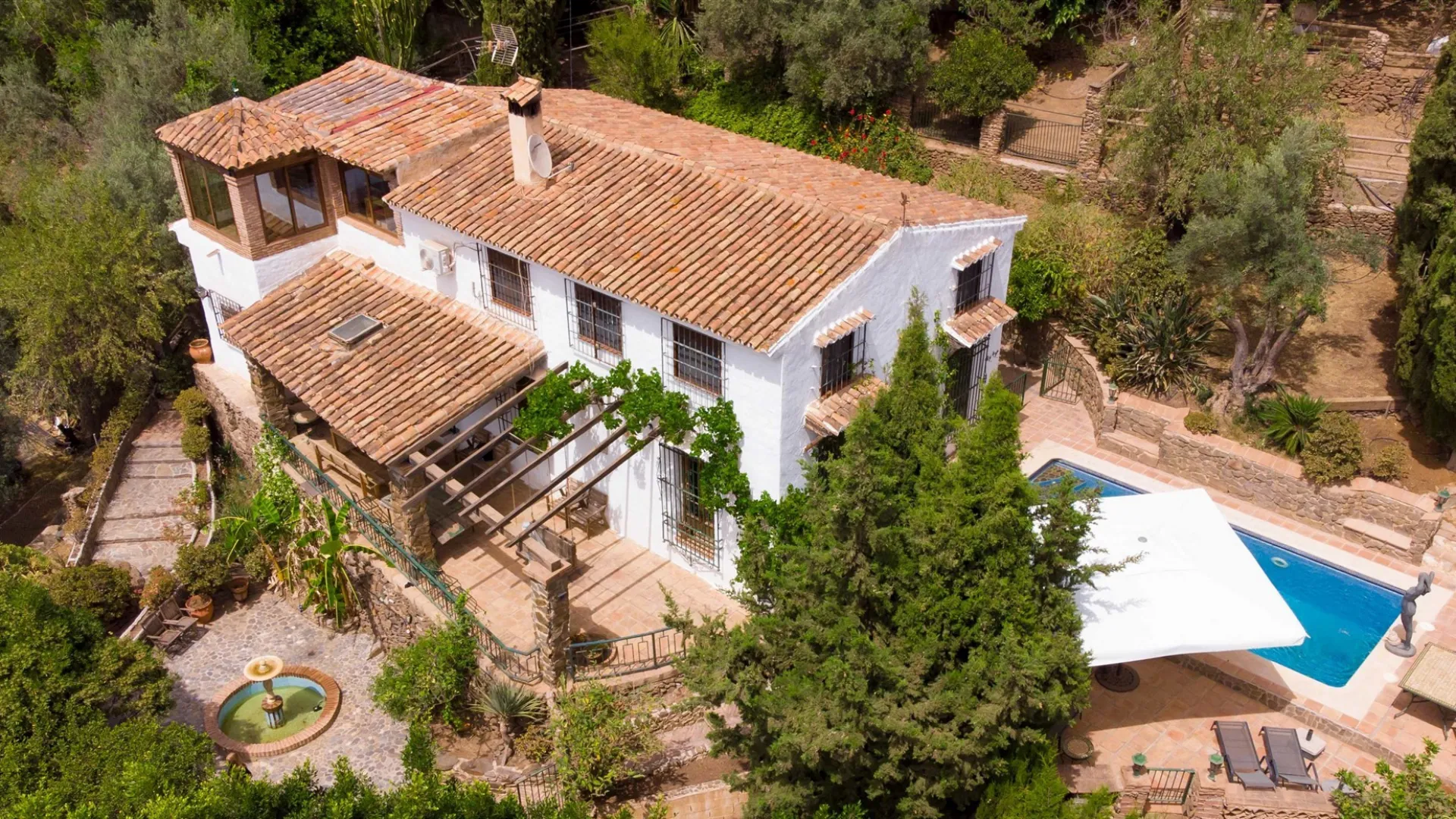 For sale villa in Sayalonga with 6 bedrooms