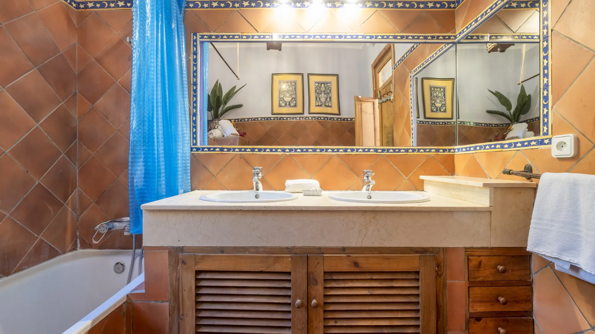 For sale villa in Sayalonga with 6 bedrooms
