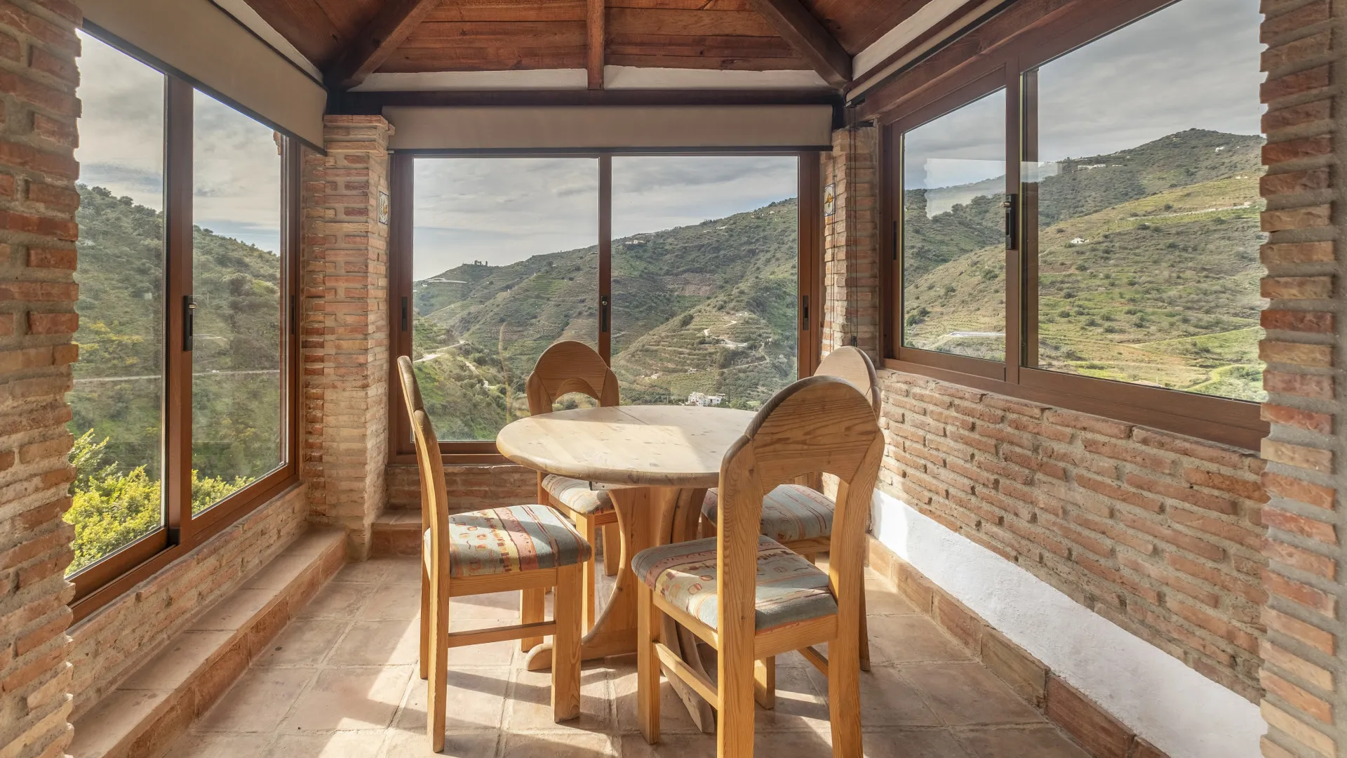 For sale villa in Sayalonga with 6 bedrooms