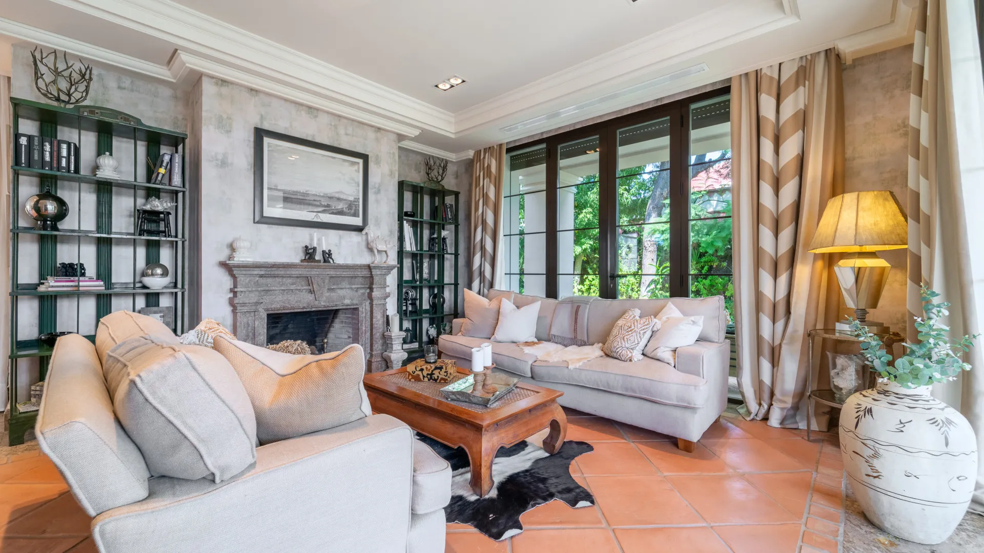 Villa with 8 bedrooms for sale in Guadalmina Baja