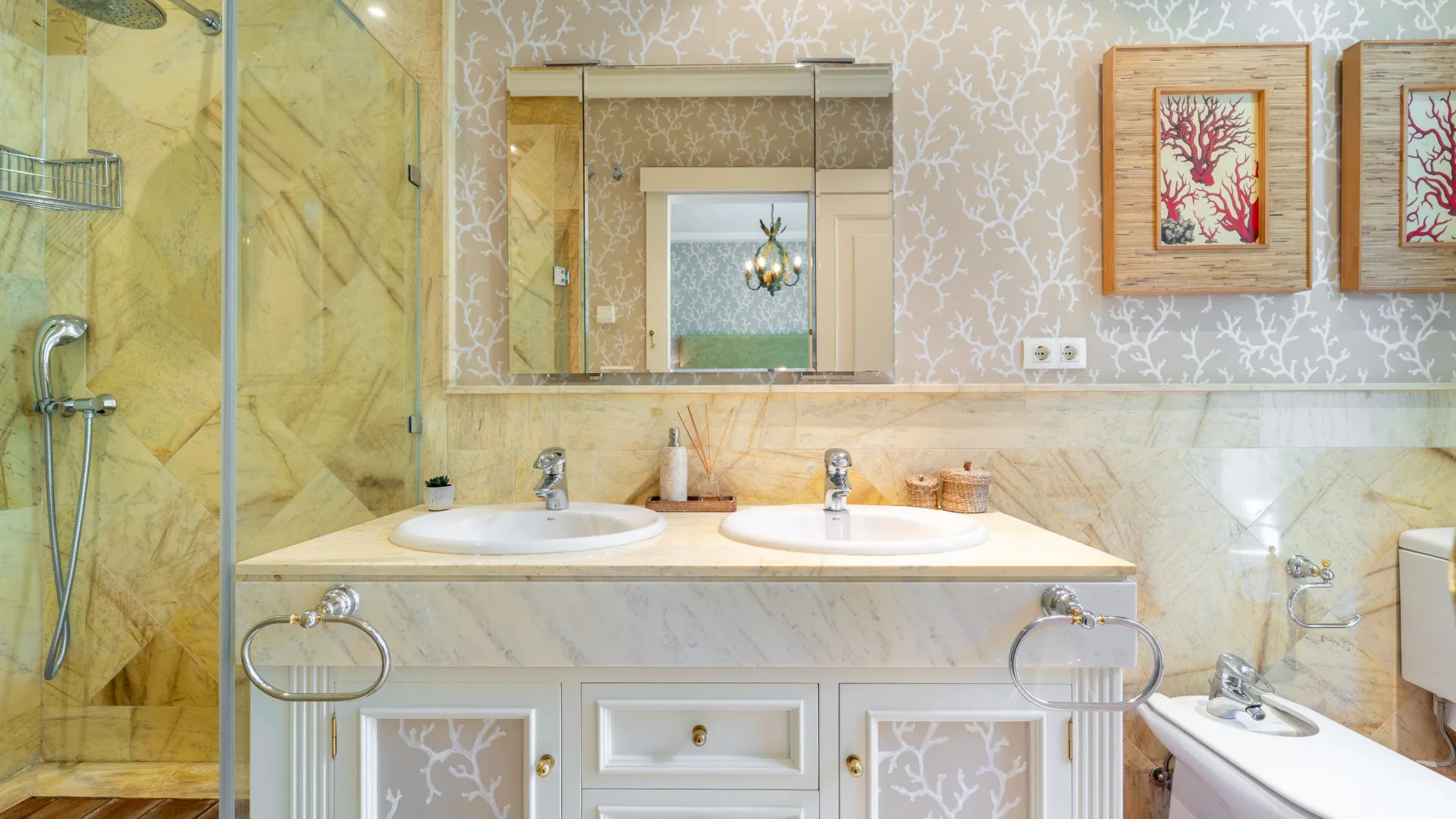 Villa with 8 bedrooms for sale in Guadalmina Baja